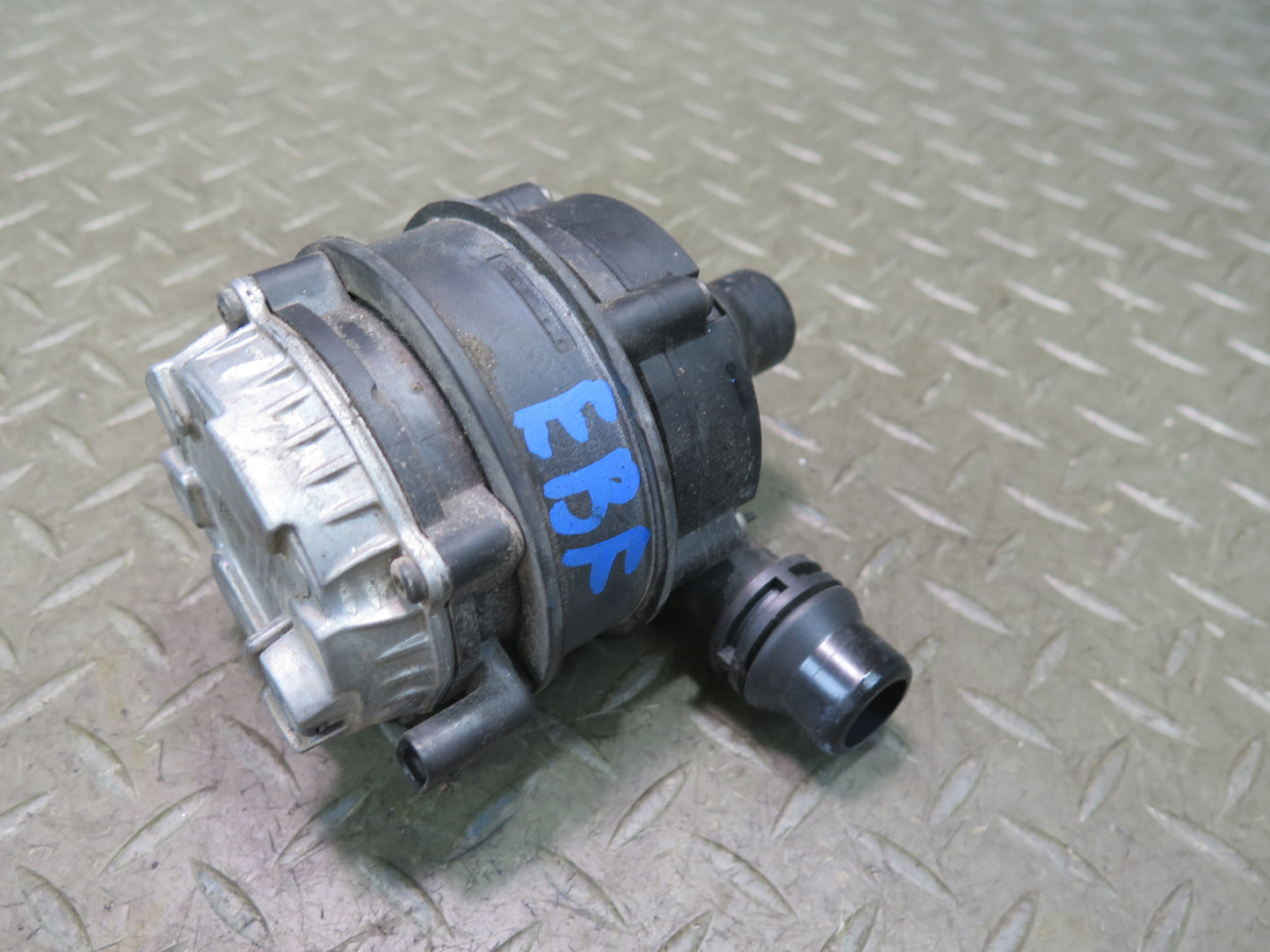 2015-2020 BMW F32 F33 F82 F83 M4 Auxiliary AUX Coolant Water Pump 8637953