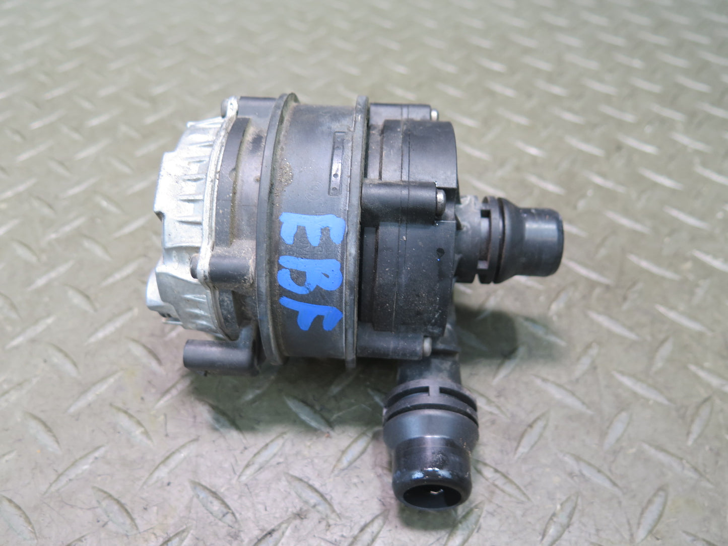 2015-2020 BMW F32 F33 F82 F83 M4 Auxiliary AUX Coolant Water Pump 8637953