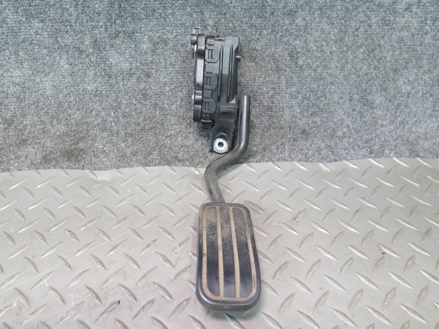 01-03 VW Eurovan T4 Gas Acceleration Throttle Pedal 7D1723507E OEM