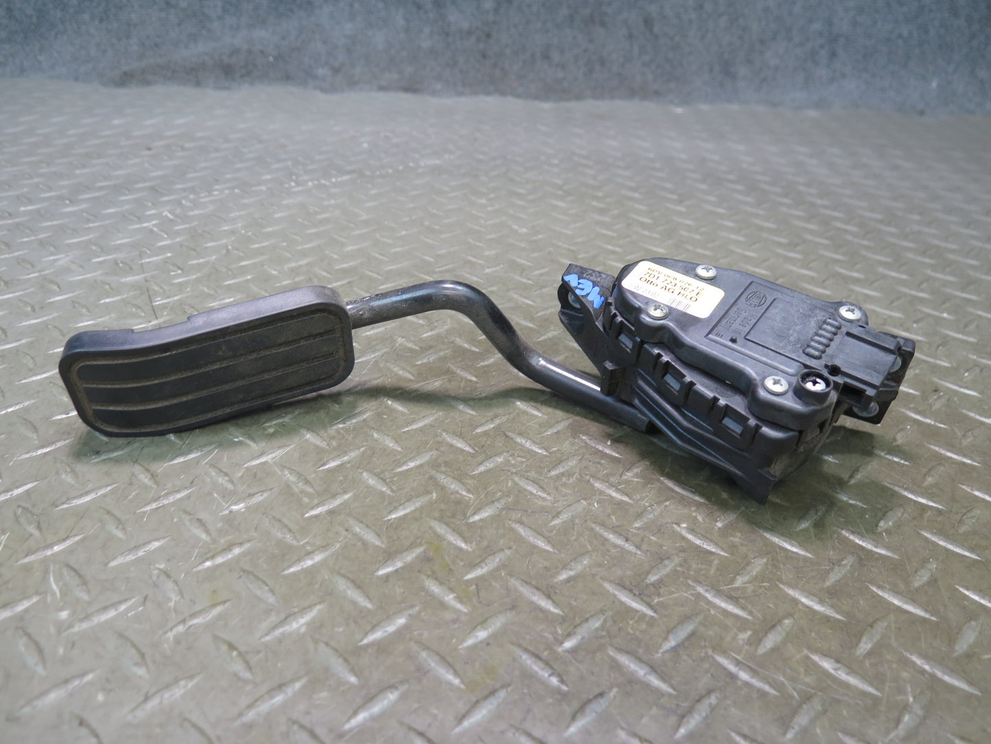 01-03 VW Eurovan T4 Gas Acceleration Throttle Pedal 7D1723507E OEM
