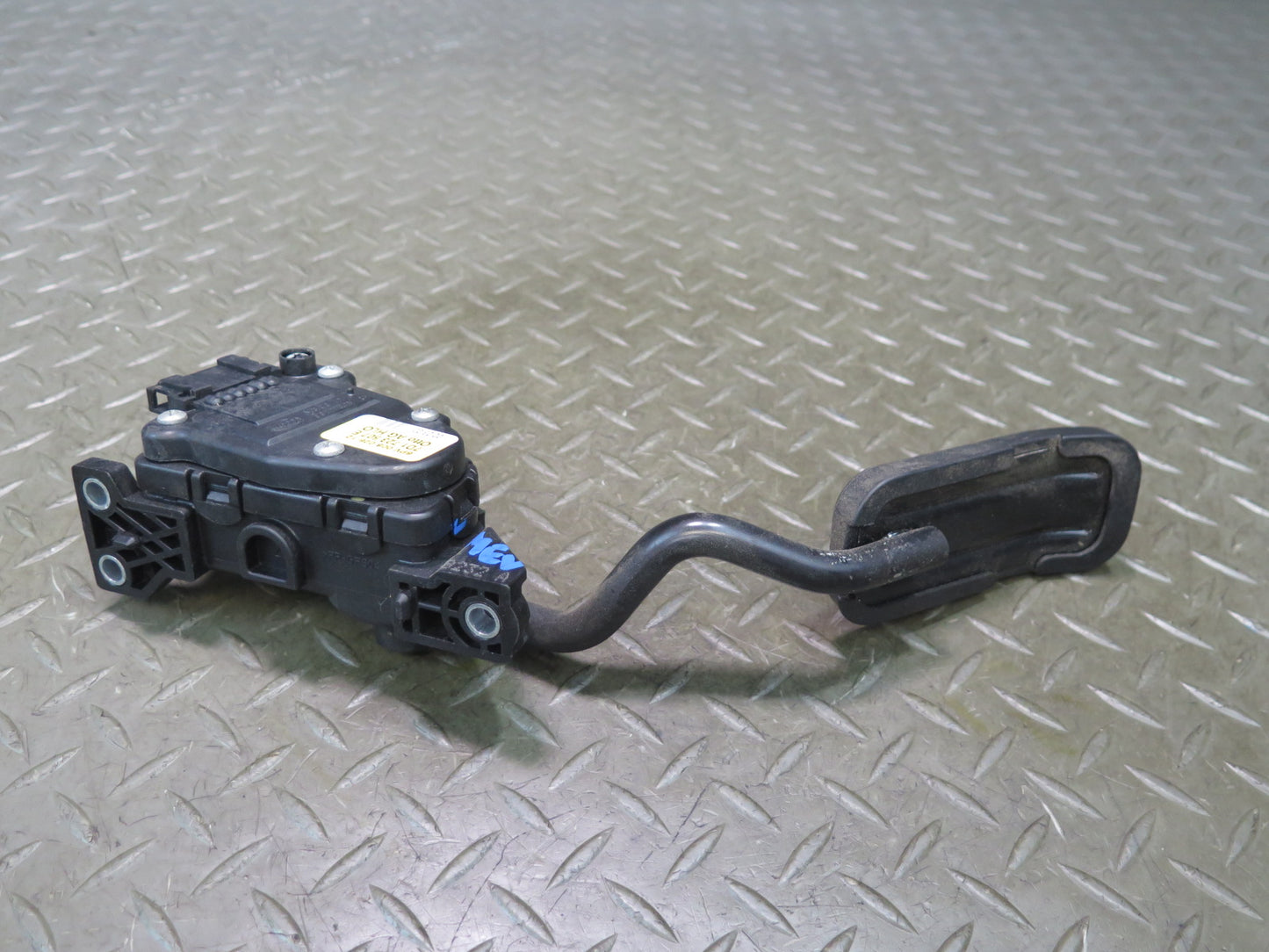 01-03 VW Eurovan T4 Gas Acceleration Throttle Pedal 7D1723507E OEM