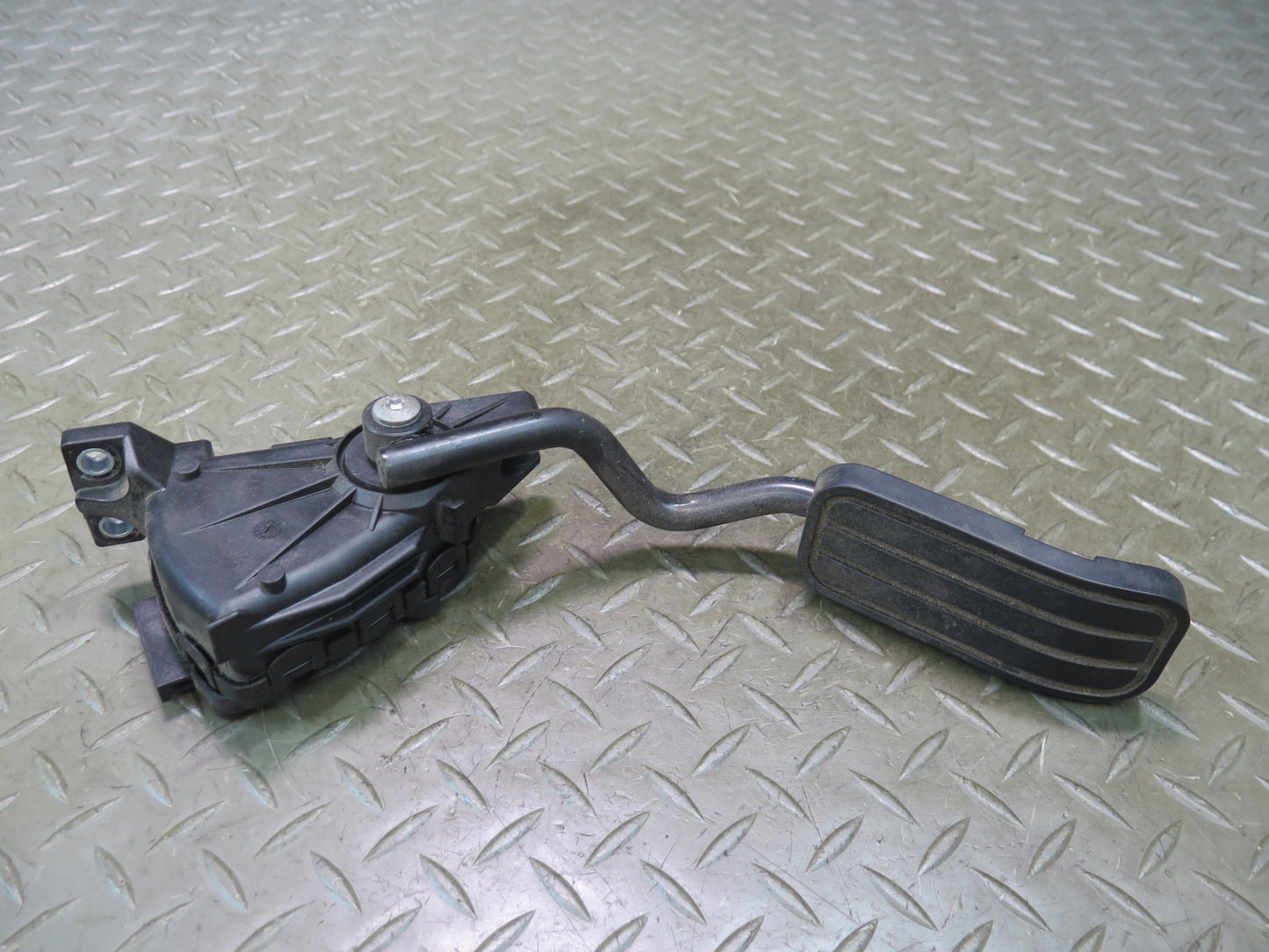 01-03 VW Eurovan T4 Gas Acceleration Throttle Pedal 7D1723507E OEM