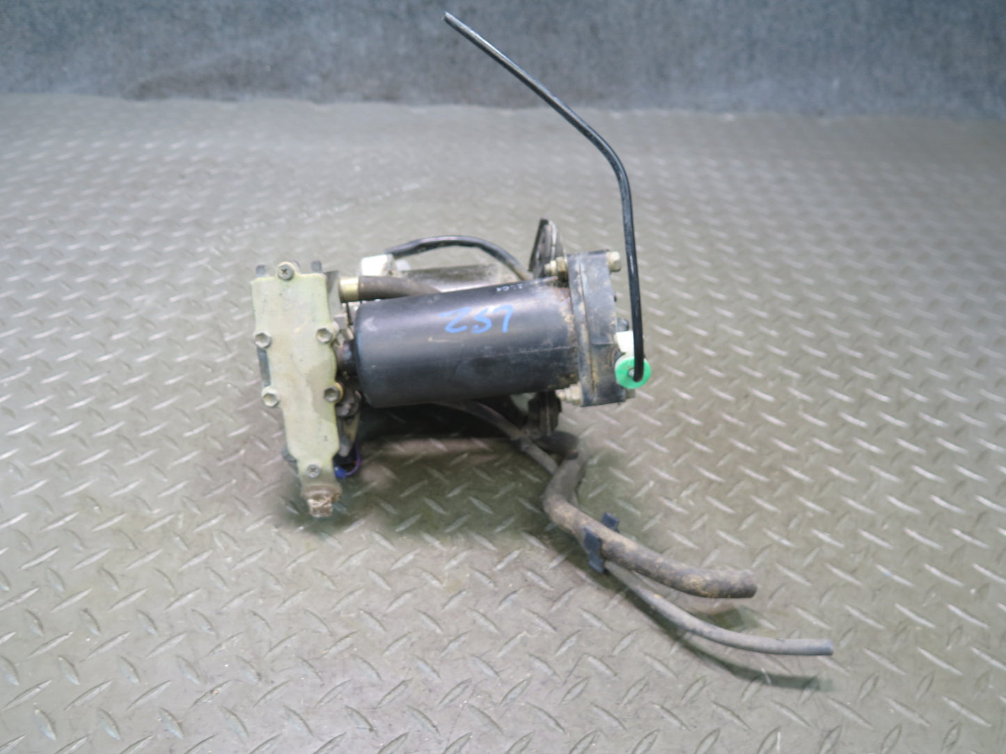 01-06 Lexus UCF30L LS430 Air Suspension Compressor Height Control OEM