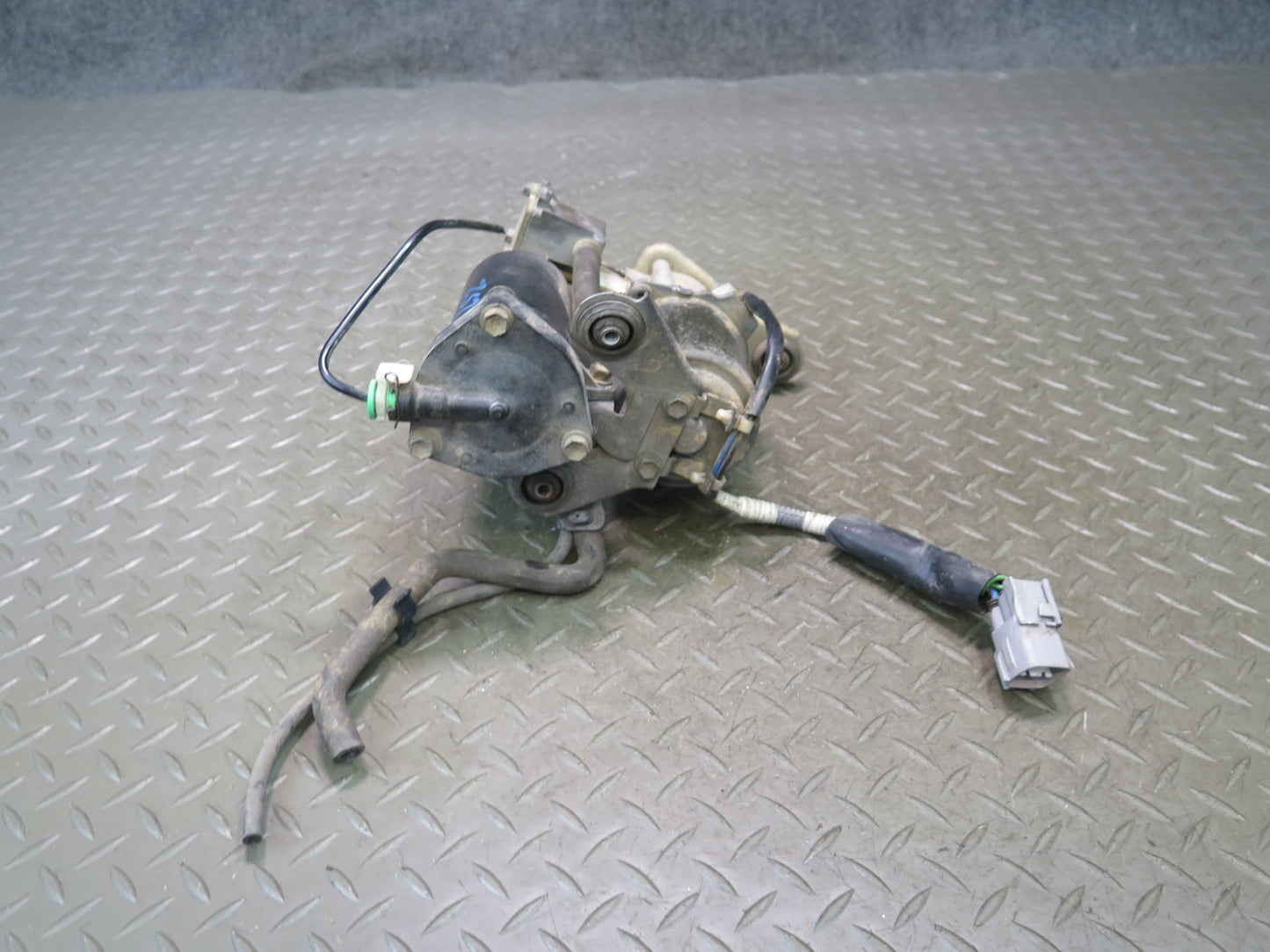 01-06 Lexus UCF30L LS430 Air Suspension Compressor Height Control OEM
