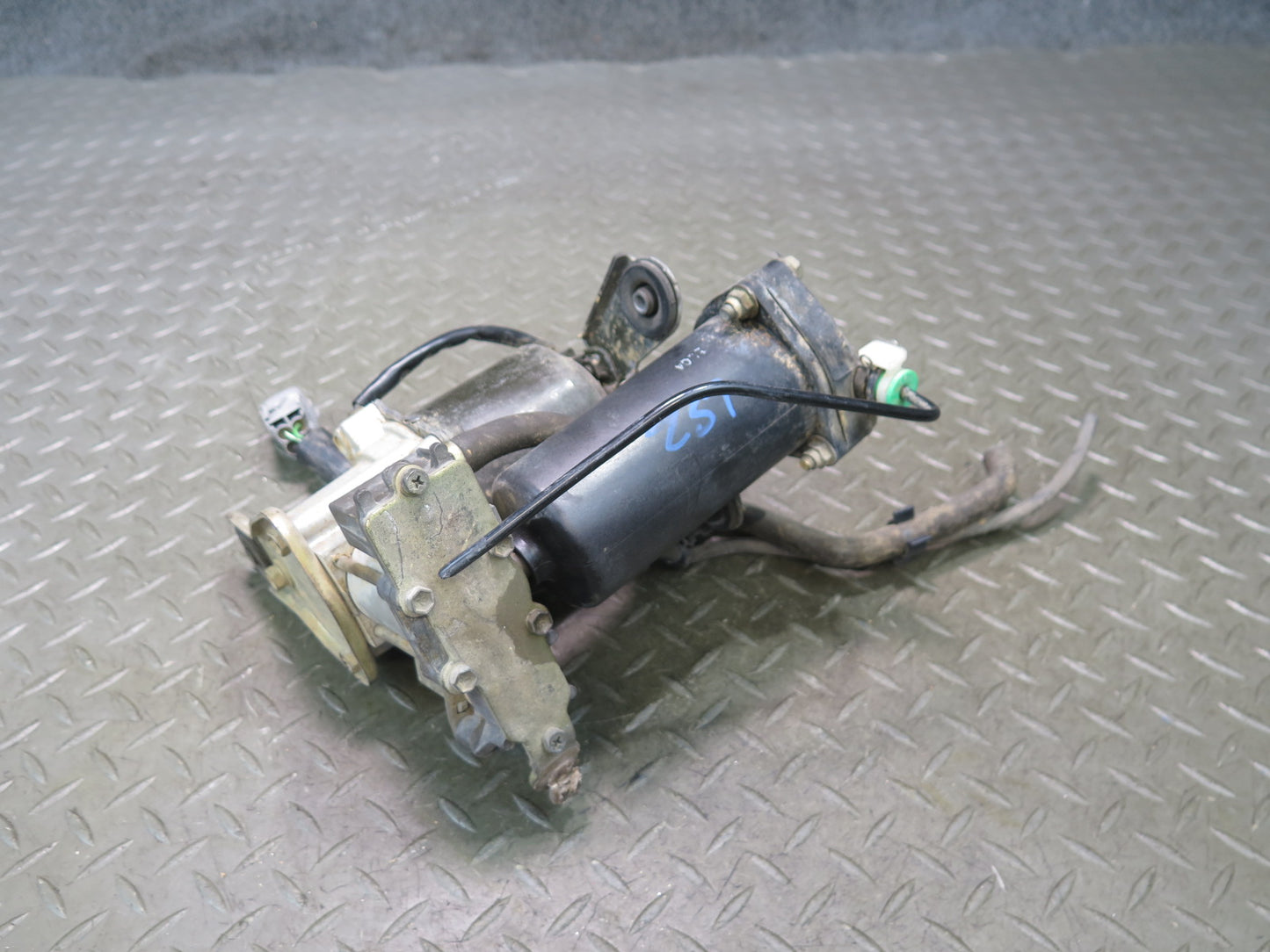 01-06 Lexus UCF30L LS430 Air Suspension Compressor Height Control OEM