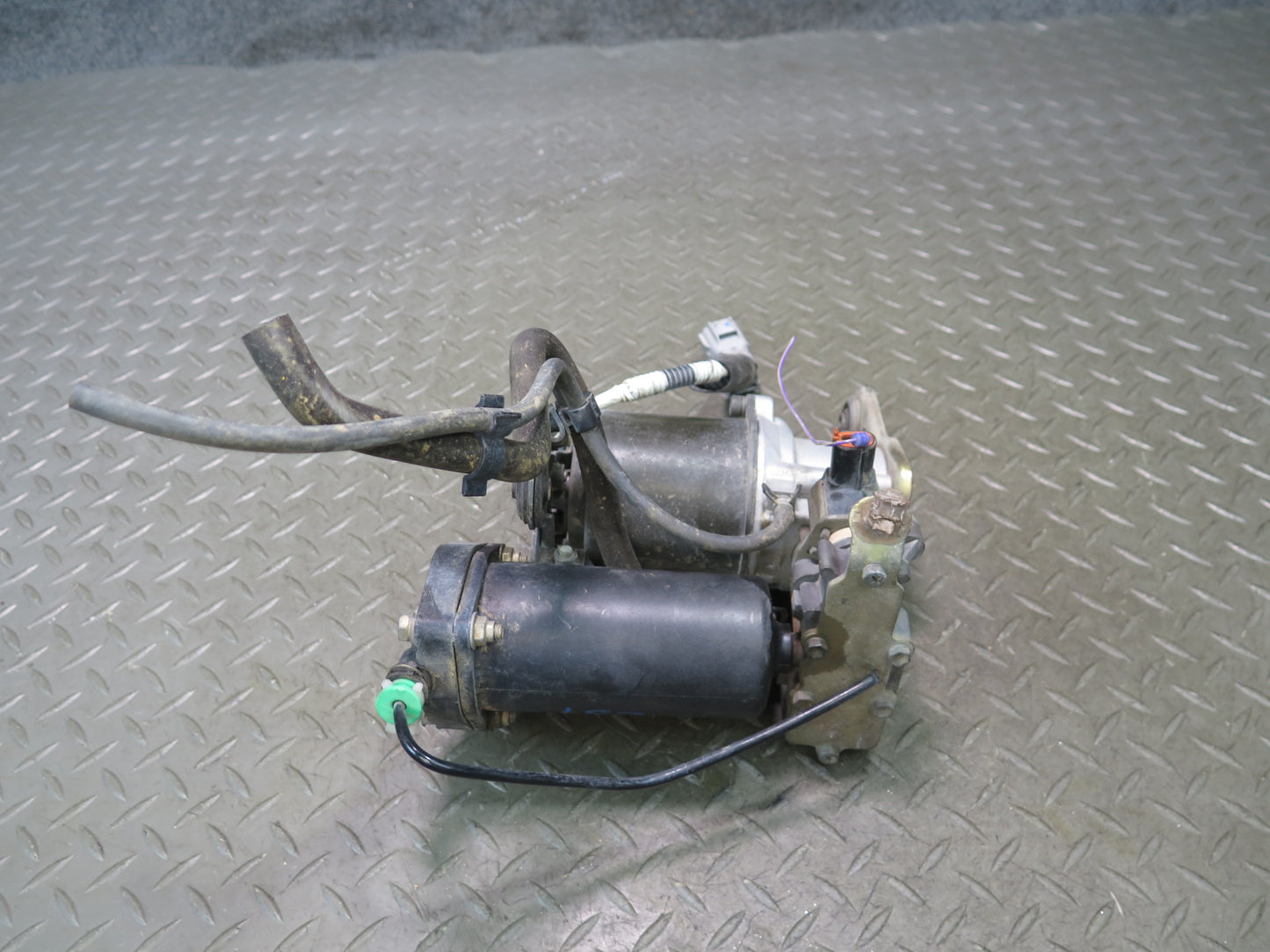 01-06 Lexus UCF30L LS430 Air Suspension Compressor Height Control OEM