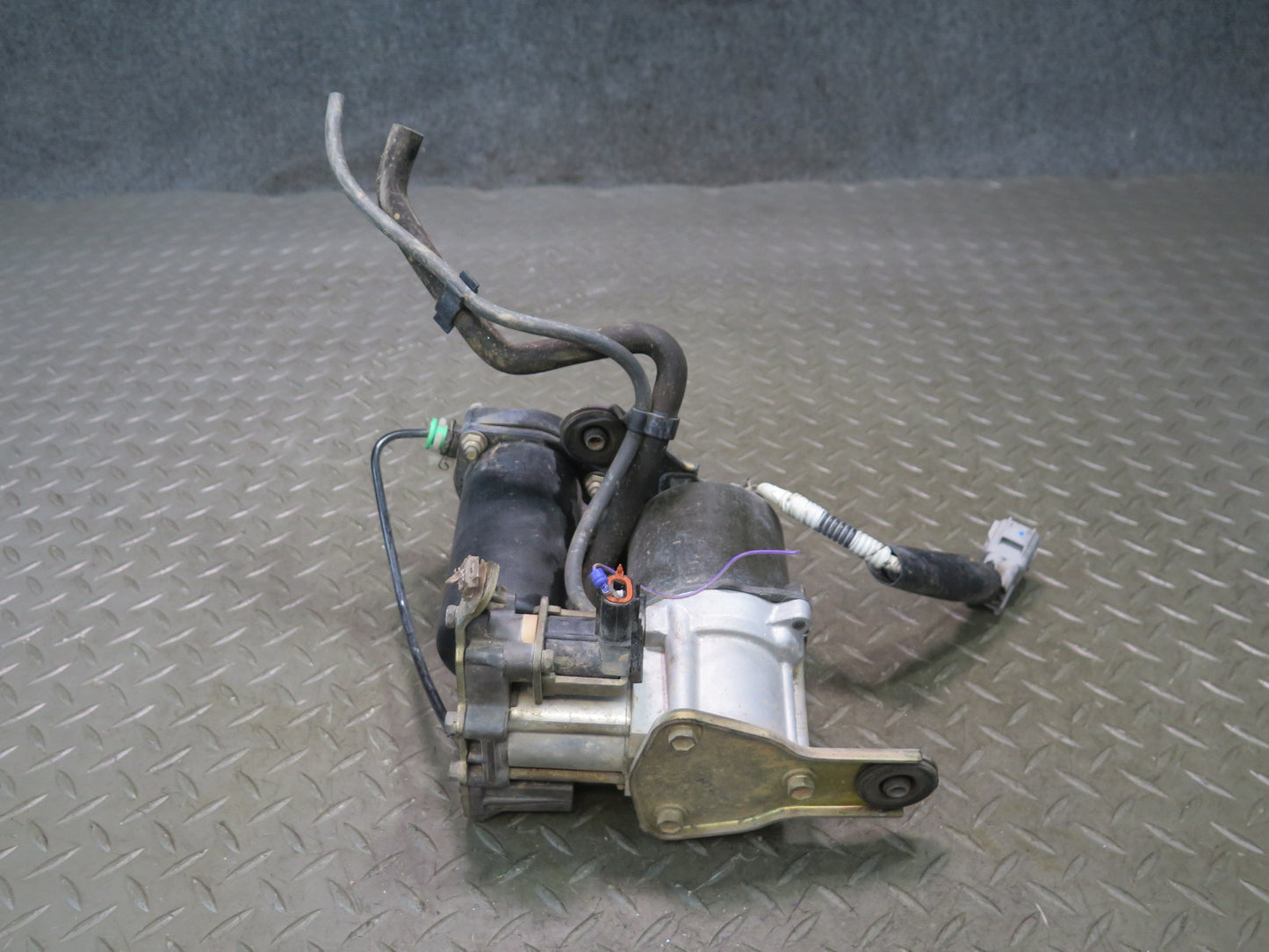 01-06 Lexus UCF30L LS430 Air Suspension Compressor Height Control OEM