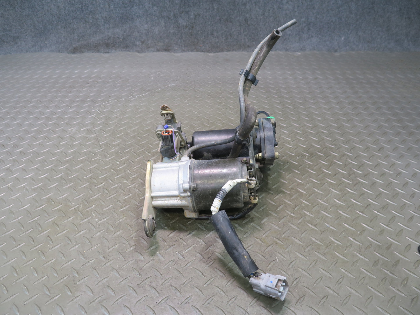 01-06 Lexus UCF30L LS430 Air Suspension Compressor Height Control OEM