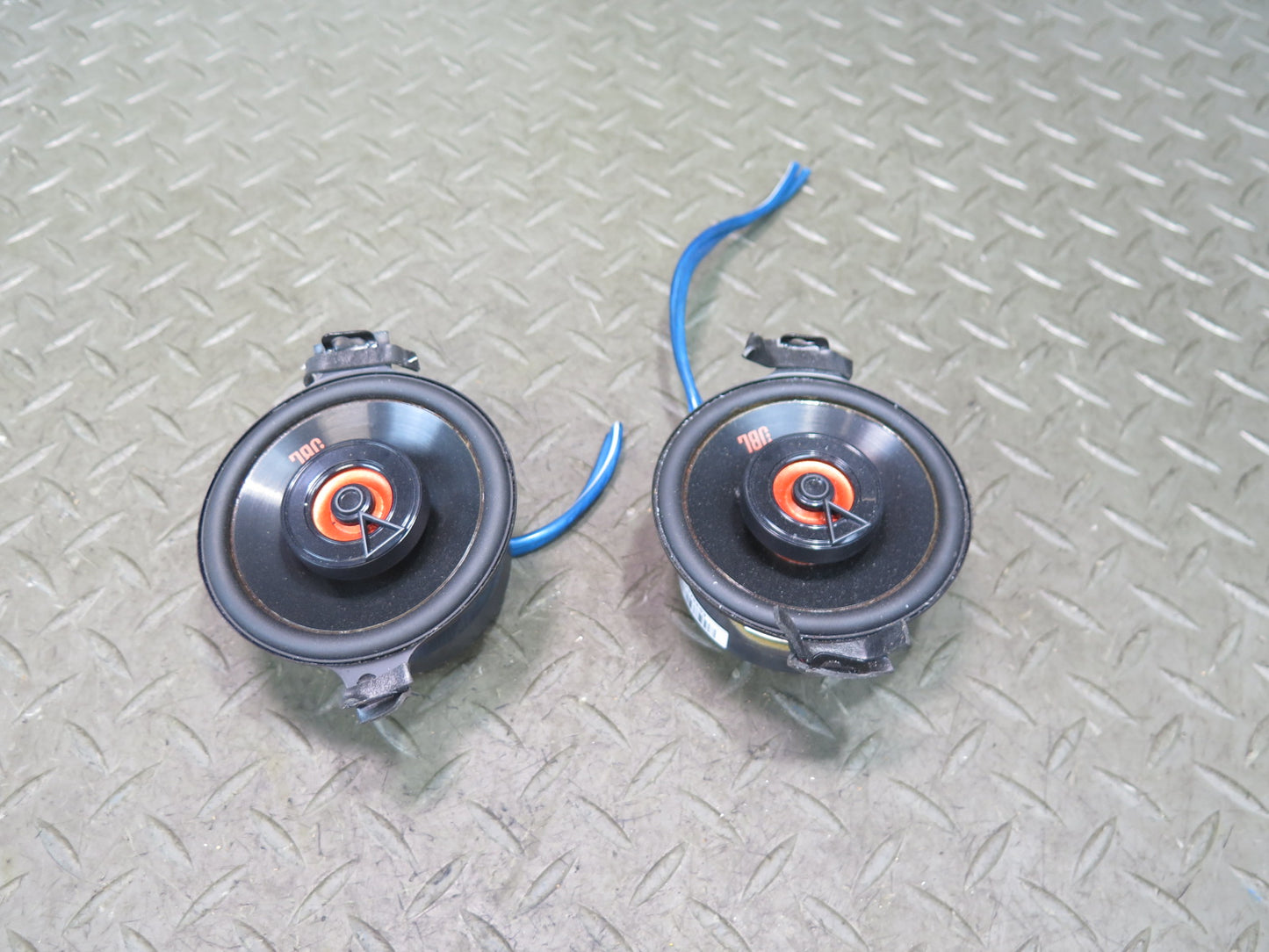 Set of 2 JBL Club 322F 2-WAY Speaker