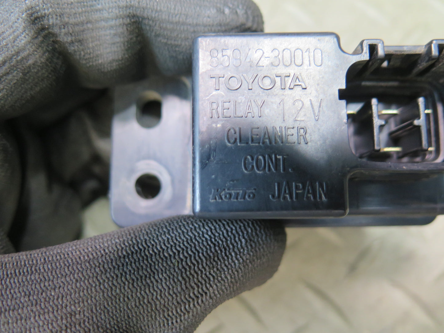 01-03 Lexus UCF30L LS430 Headlamp Cleaner Control Relay 85942-30010 OEM