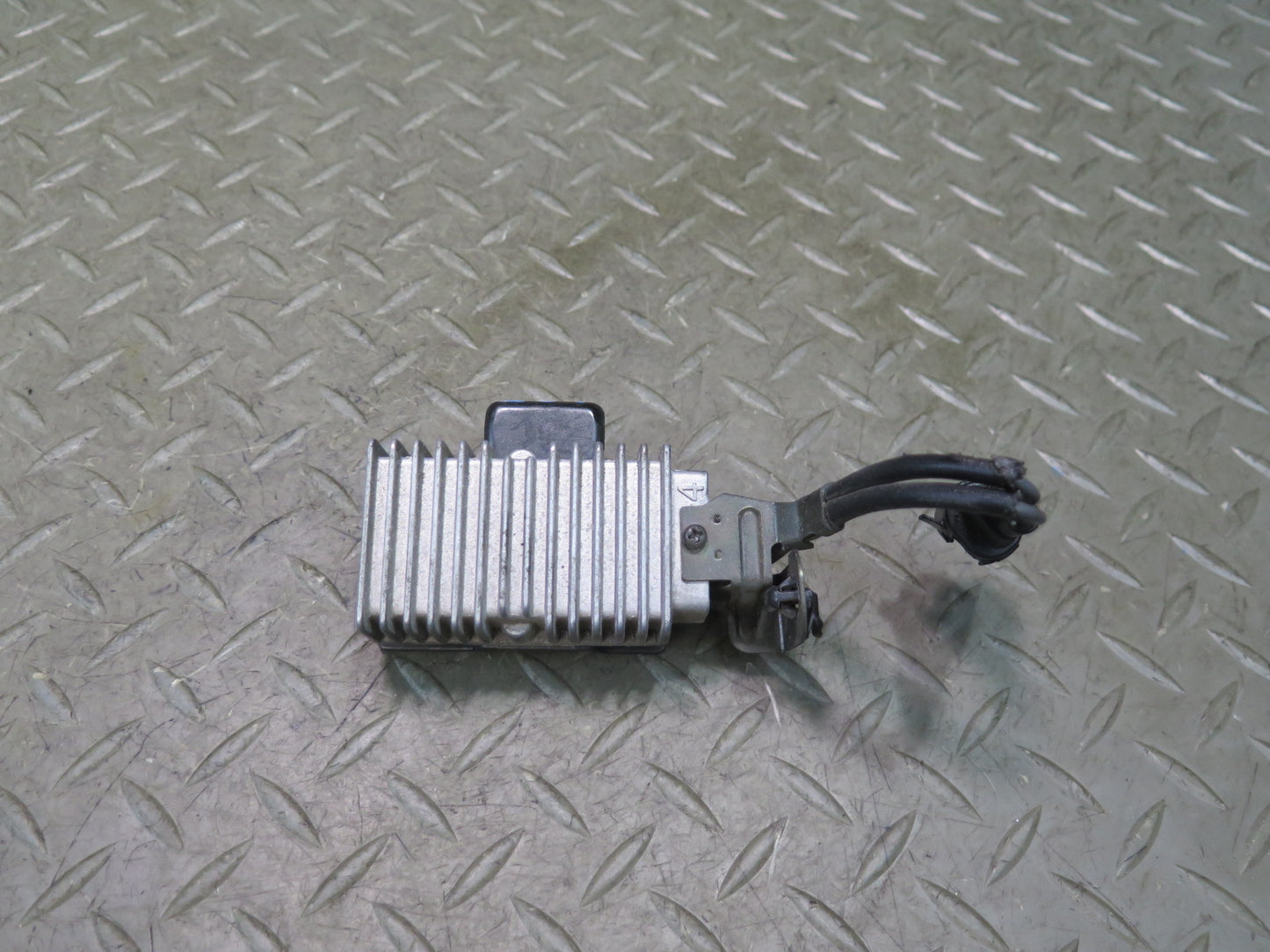 01-03 Lexus UCF30L LS430 Fuel Pump Resistor Module 23080-50090 OEM