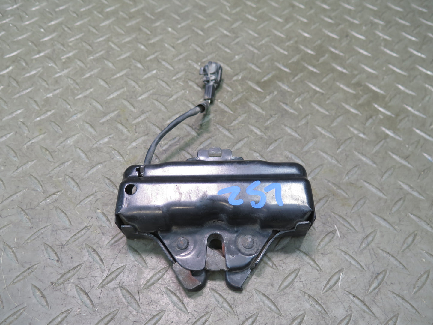 01-06 Lexus UCF30L LS430 Front Hood Lock Latch OEM