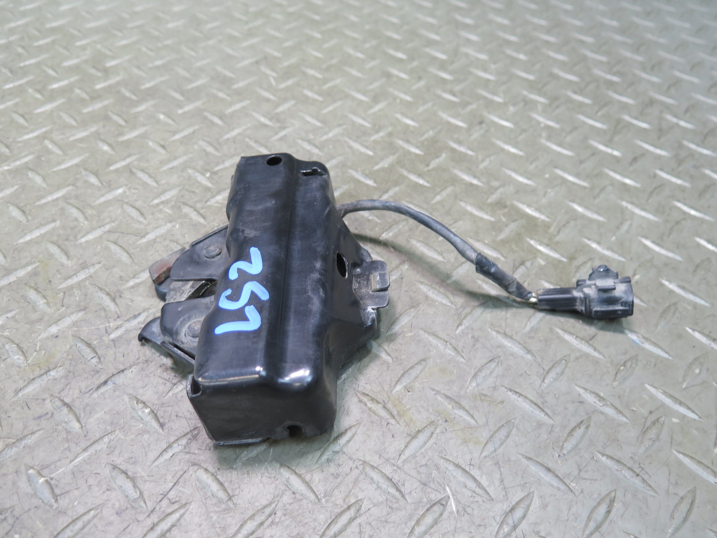 01-06 Lexus UCF30L LS430 Front Hood Lock Latch OEM