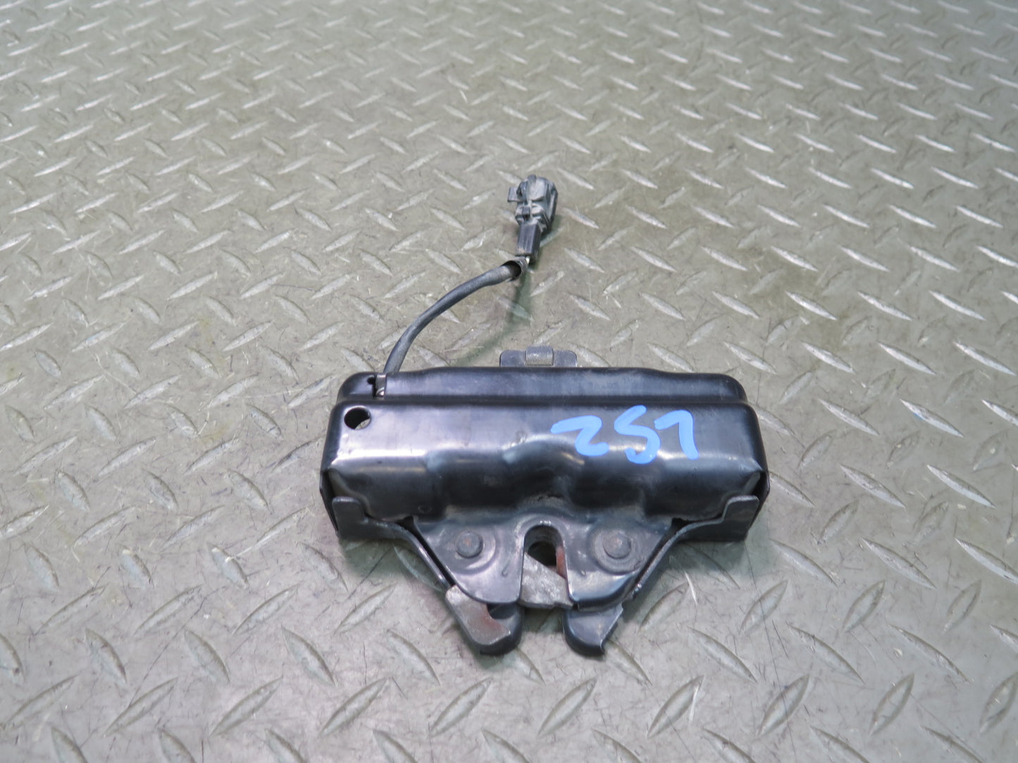 01-06 Lexus UCF30L LS430 Front Hood Lock Latch OEM