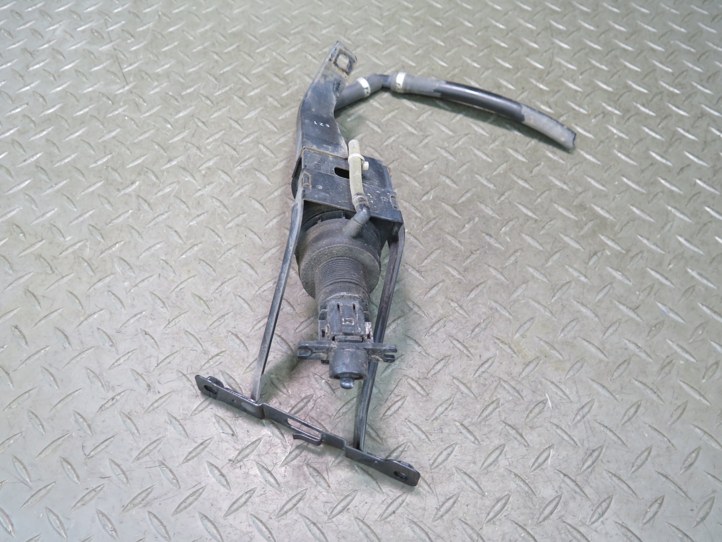 01-03 Lexus UCF30L LS430 Left Headlight Washer Pump Nozzle Actuator OEM