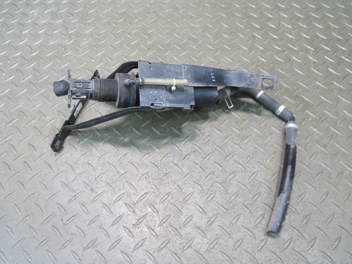 01-03 Lexus UCF30L LS430 Left Headlight Washer Pump Nozzle Actuator OEM
