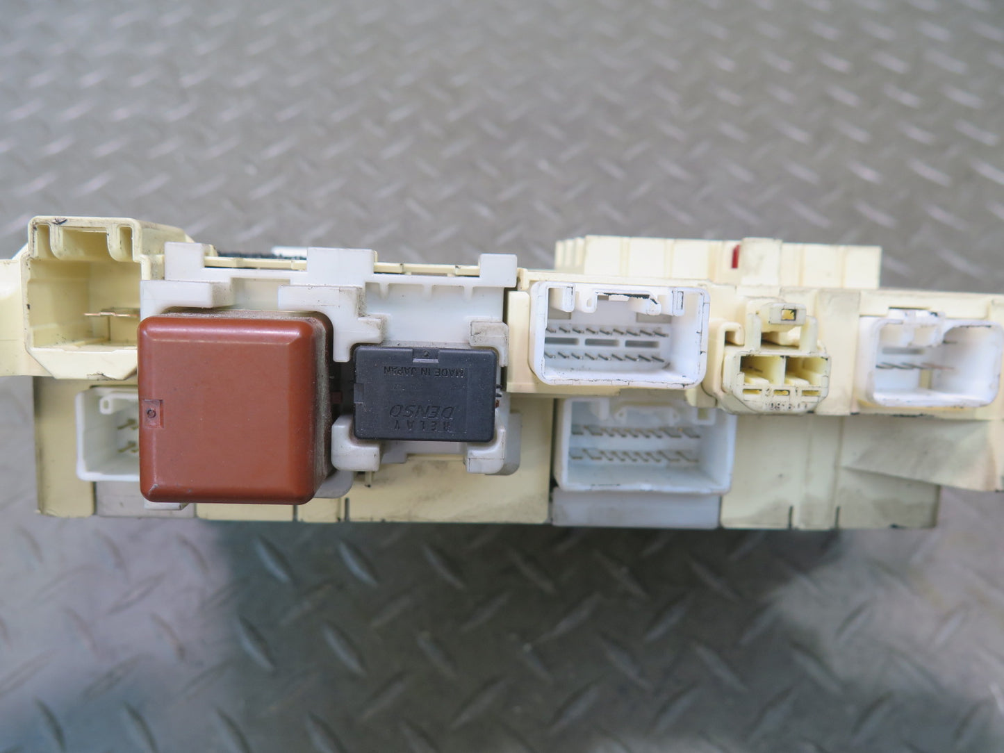 01-03 Lexus UCF30L LS430 Dash Front Left Fuse Relay Box Module 82730-50081 OEM