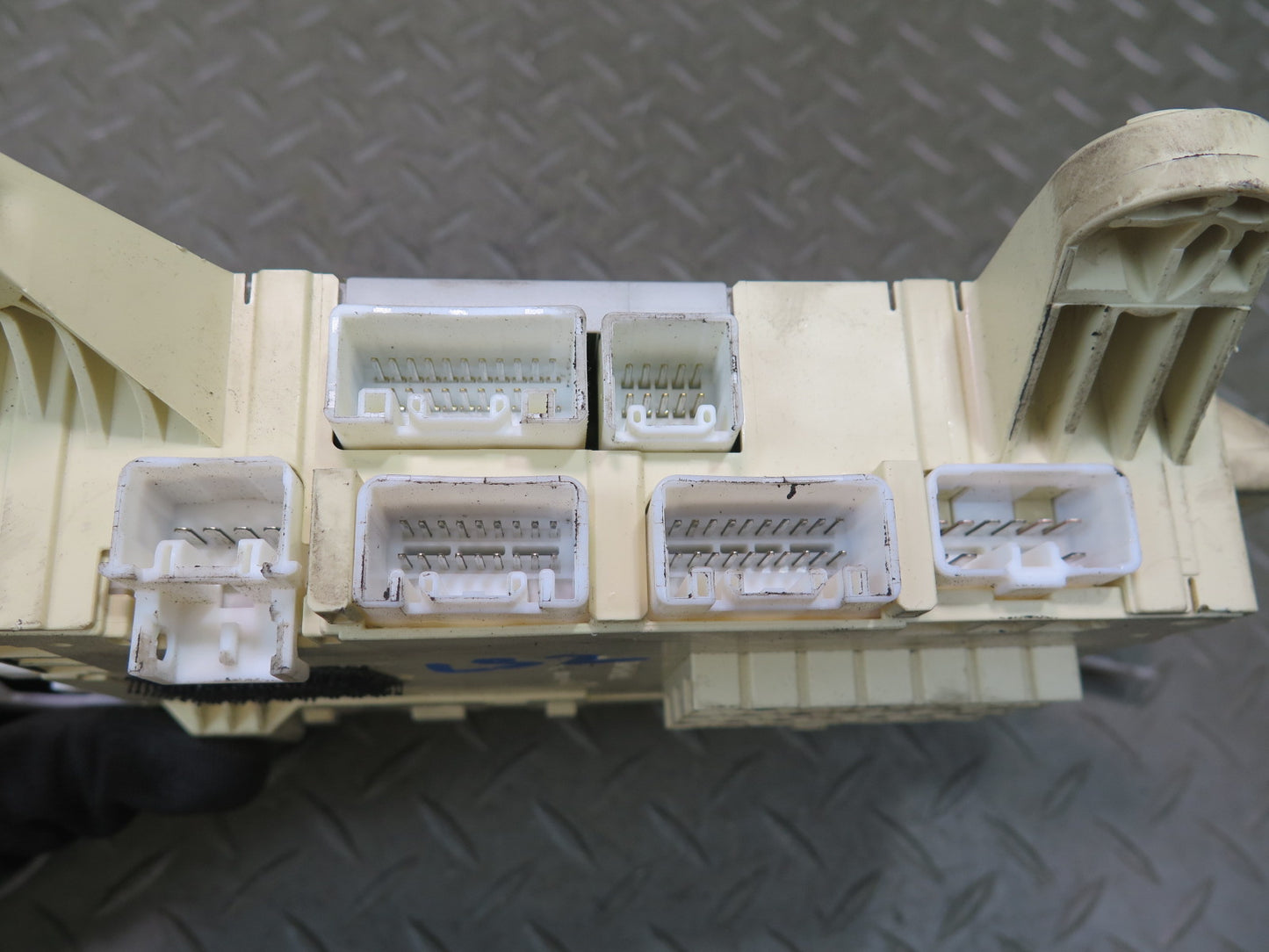 01-03 Lexus UCF30L LS430 Dash Front Left Fuse Relay Box Module 82730-50081 OEM