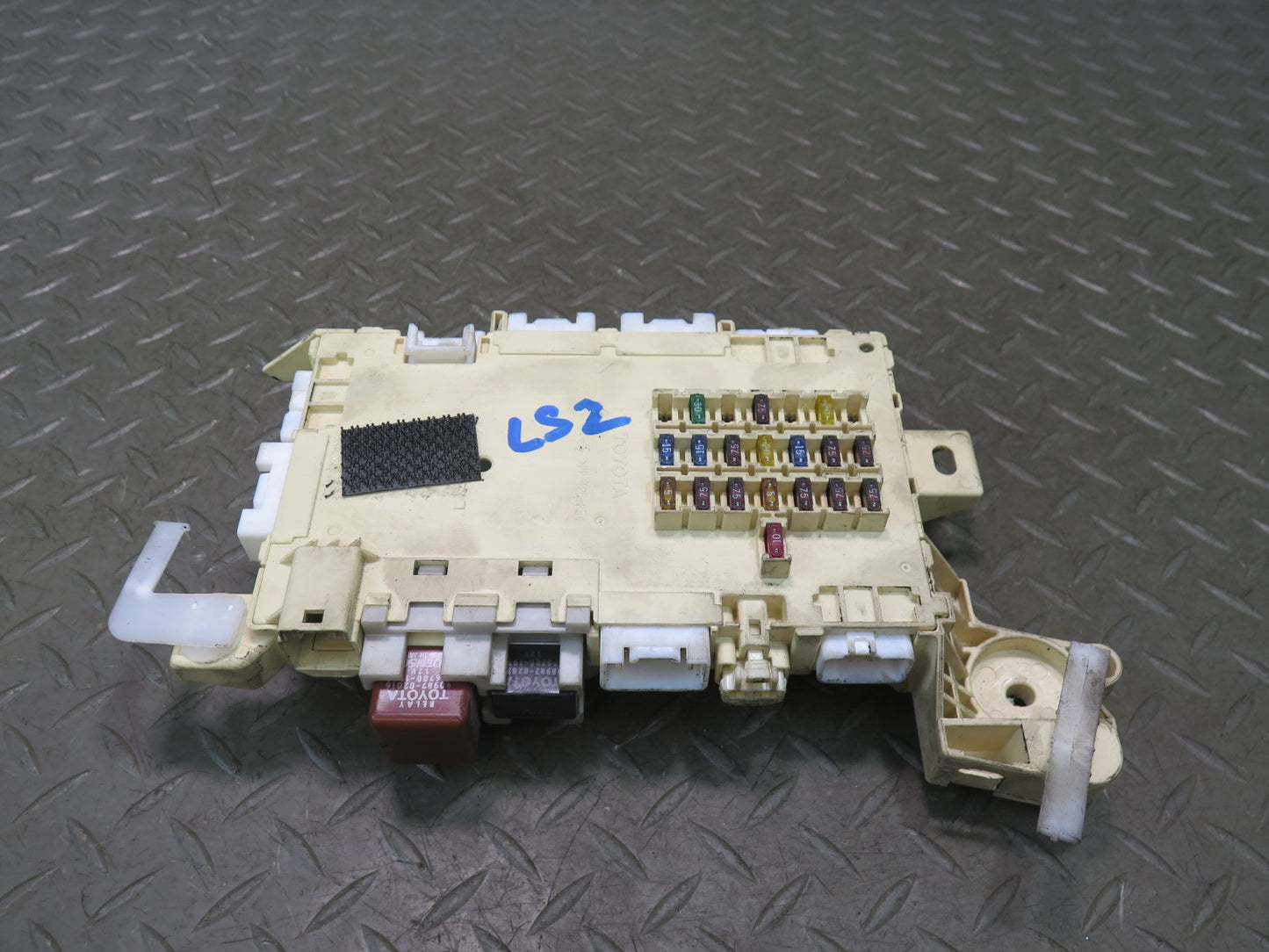 01-03 Lexus UCF30L LS430 Dash Front Left Fuse Relay Box Module 82730-50081 OEM