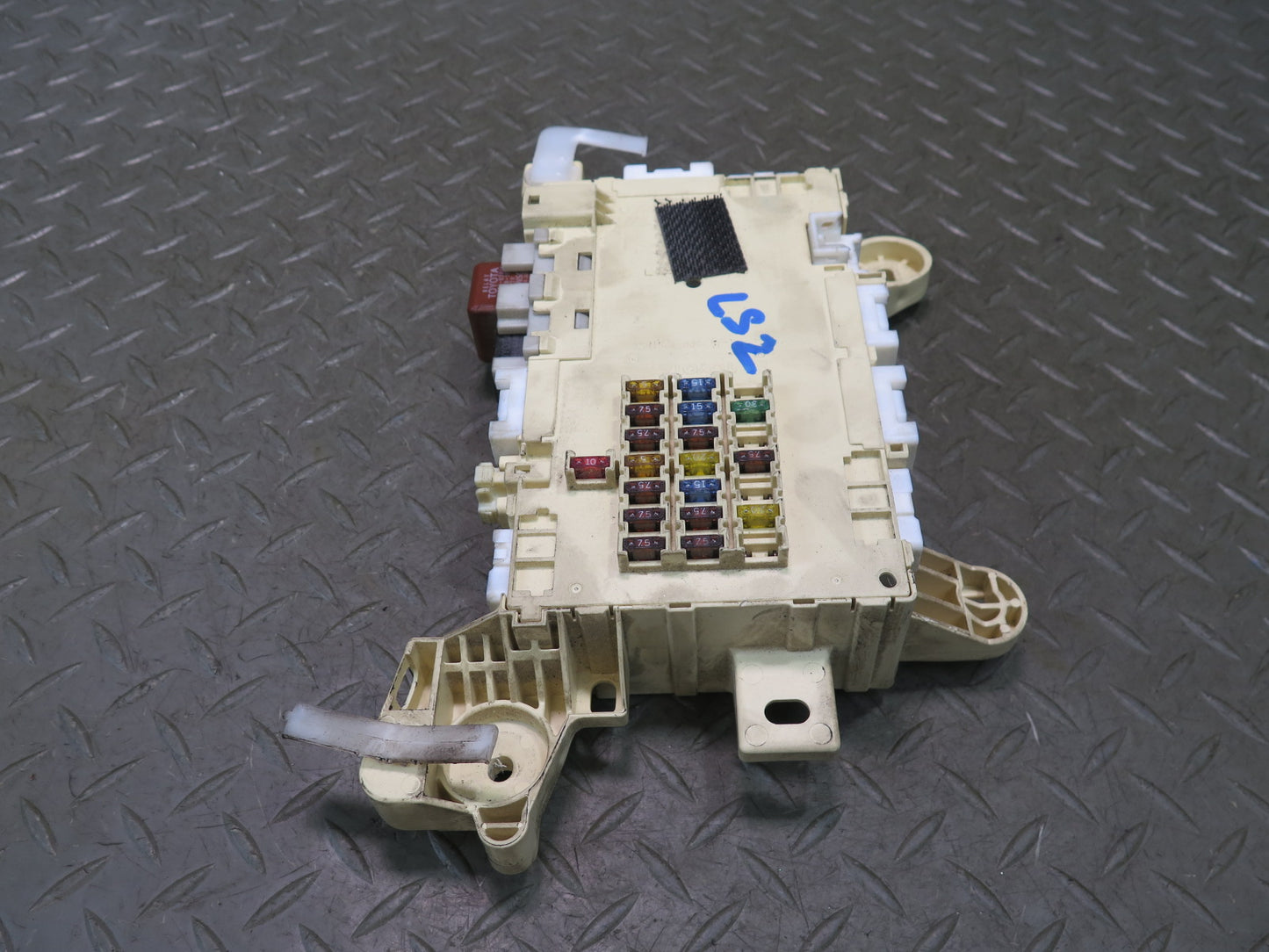 01-03 Lexus UCF30L LS430 Dash Front Left Fuse Relay Box Module 82730-50081 OEM