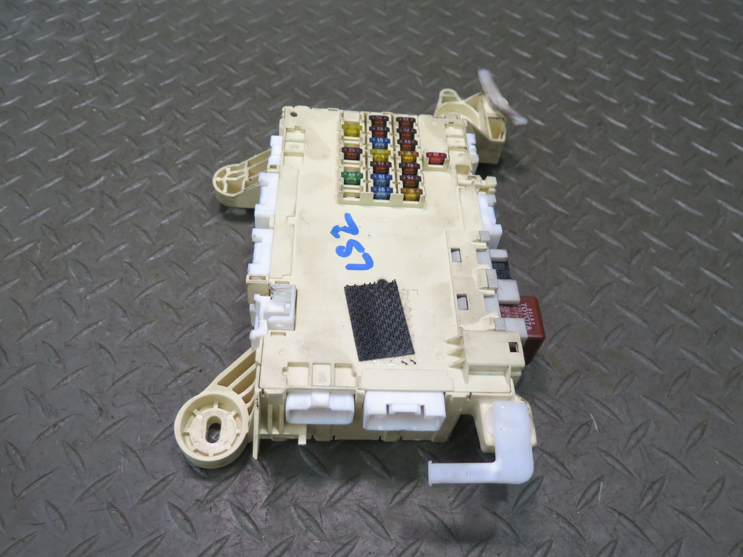 01-03 Lexus UCF30L LS430 Dash Front Left Fuse Relay Box Module 82730-50081 OEM