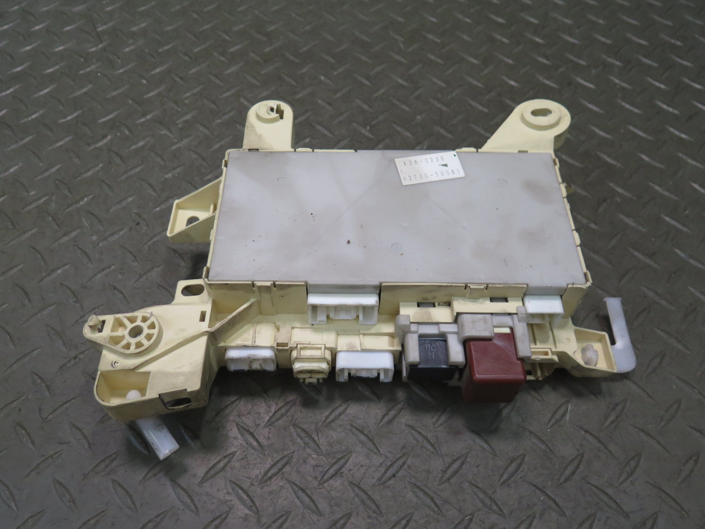 01-03 Lexus UCF30L LS430 Dash Front Left Fuse Relay Box Module 82730-50081 OEM
