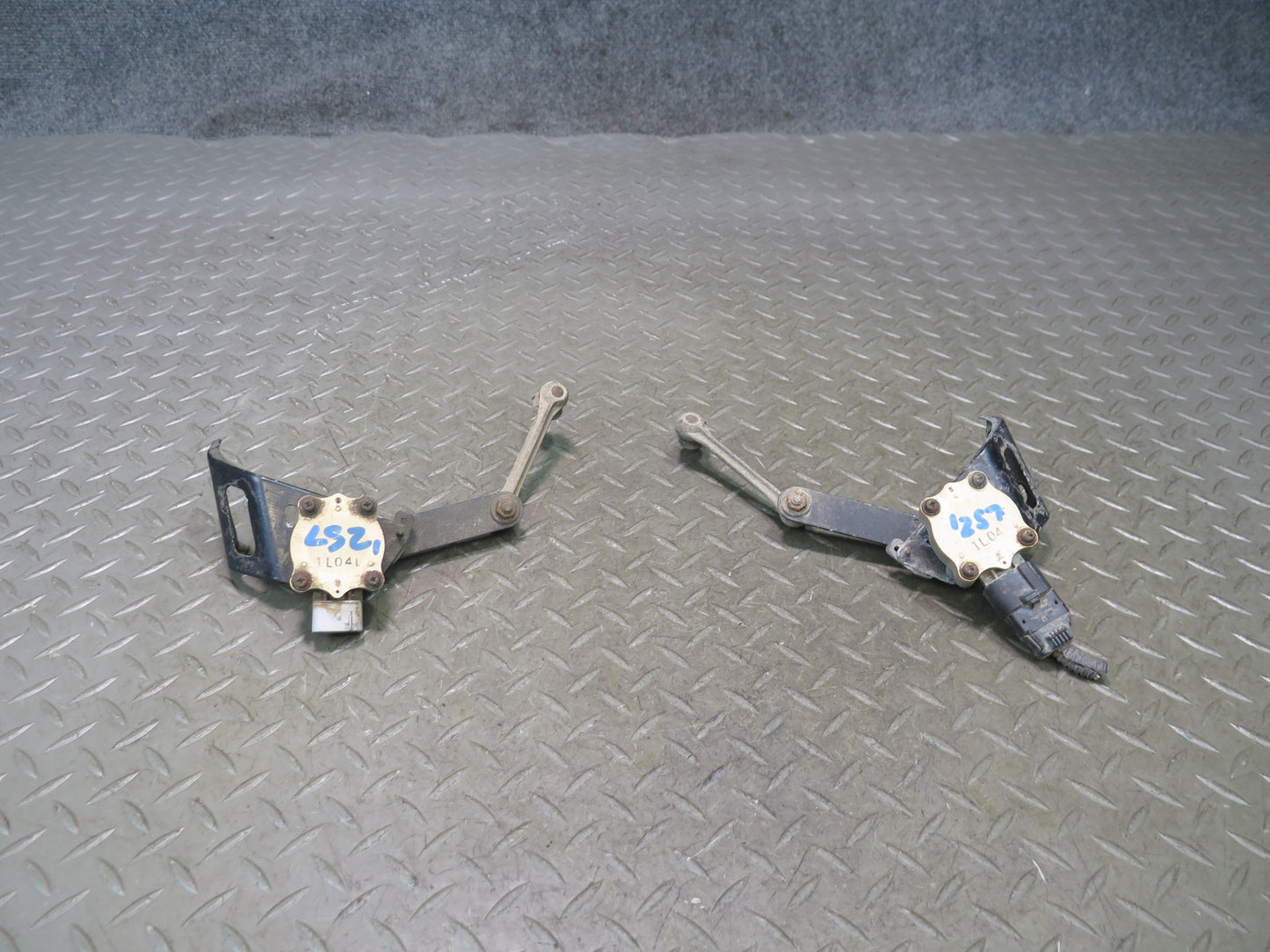 01-06 Lexus UCF30L LS430 Rear Left Right Suspension Height Level Sensor Set OEM