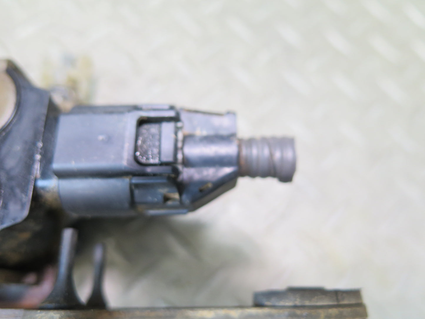 01-03 Lexus UCF30L LS430 Air Suspension Switch Valve OEM