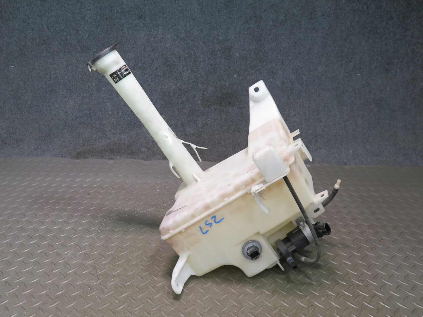 01-06 Lexus UCF30L LS430 Windshield & Headlamp Washer Reservoir w Pump OEM