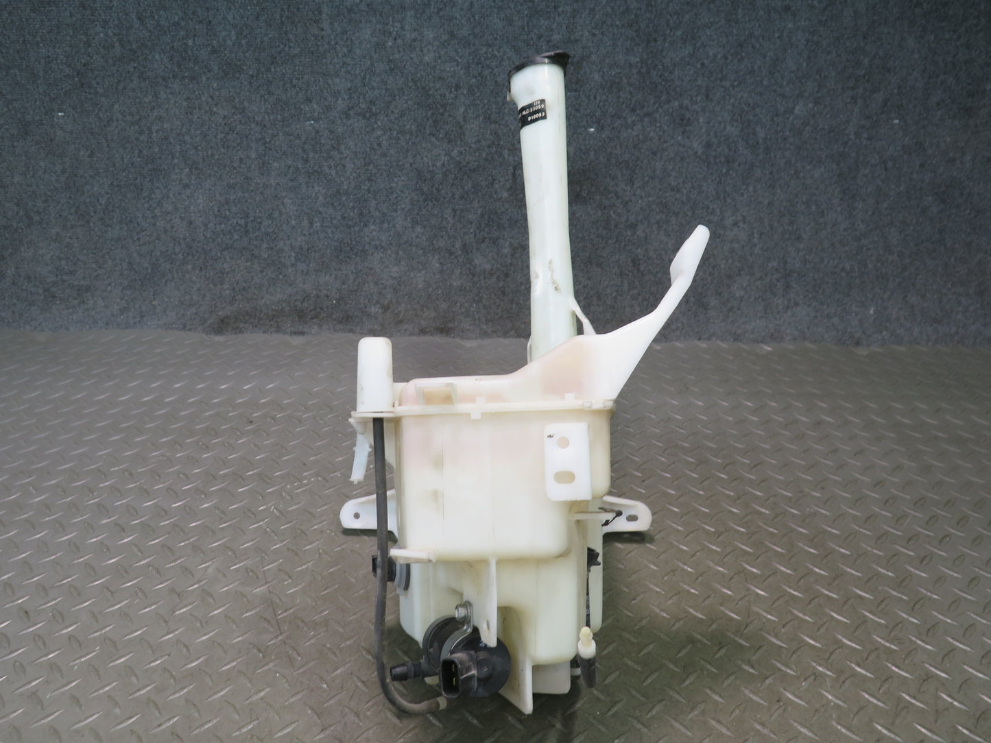 01-06 Lexus UCF30L LS430 Windshield & Headlamp Washer Reservoir w Pump OEM