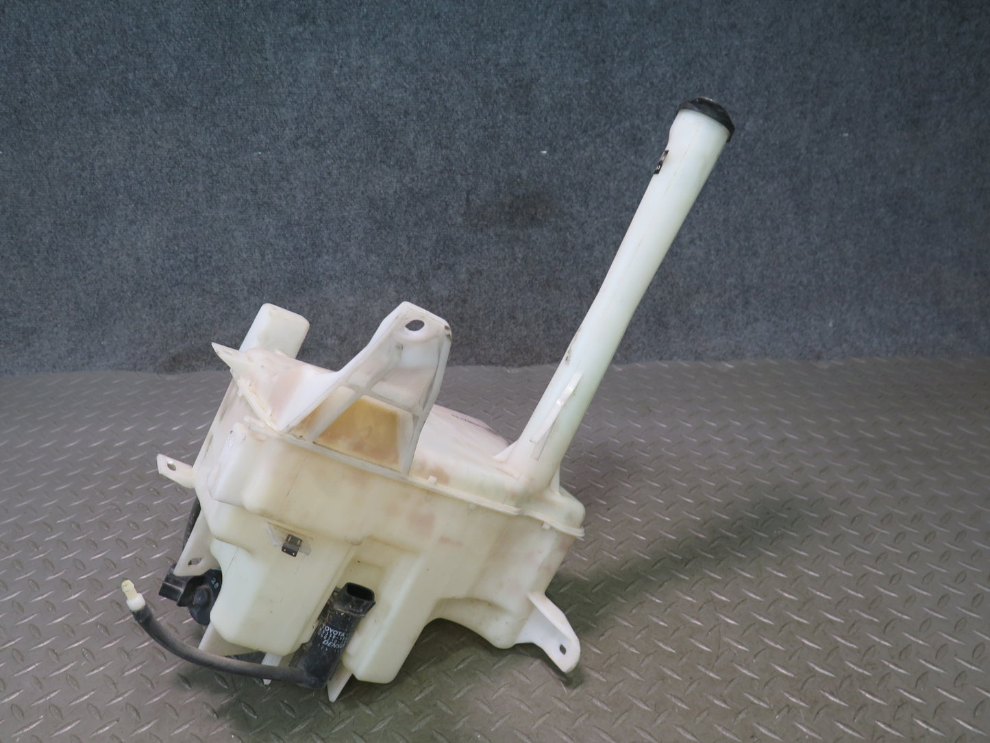 01-06 Lexus UCF30L LS430 Windshield & Headlamp Washer Reservoir w Pump OEM