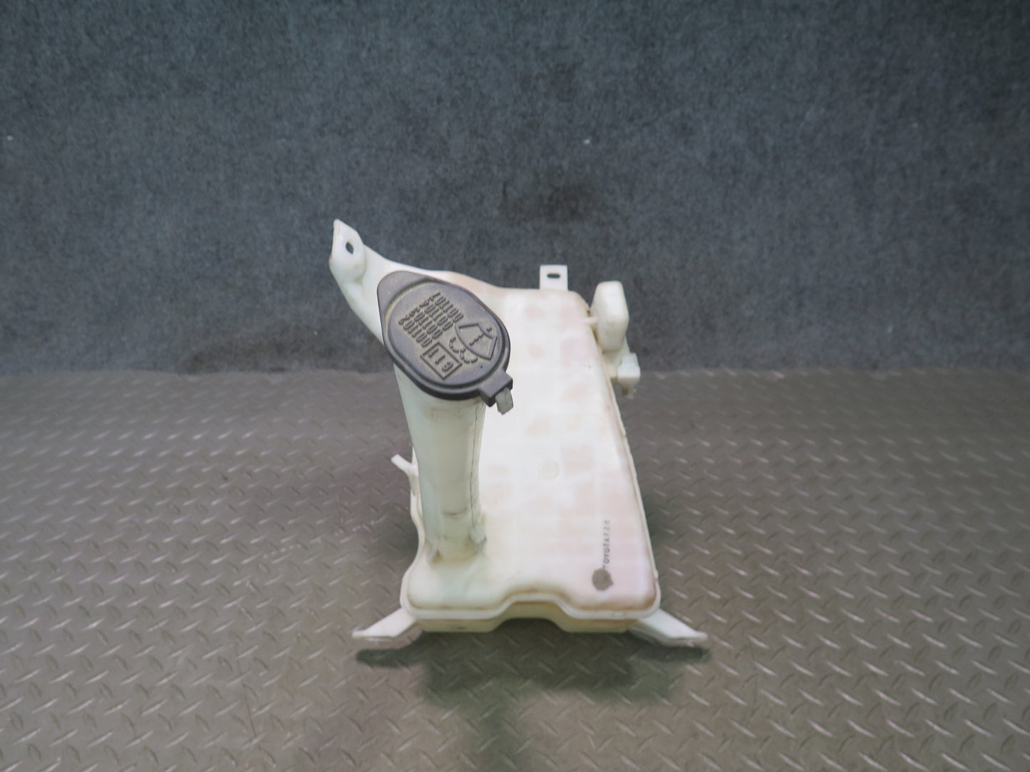 01-06 Lexus UCF30L LS430 Windshield & Headlamp Washer Reservoir w Pump OEM