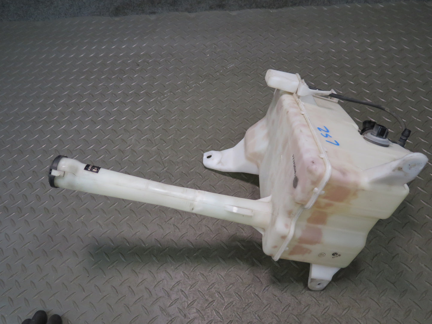 01-06 Lexus UCF30L LS430 Windshield & Headlamp Washer Reservoir w Pump OEM