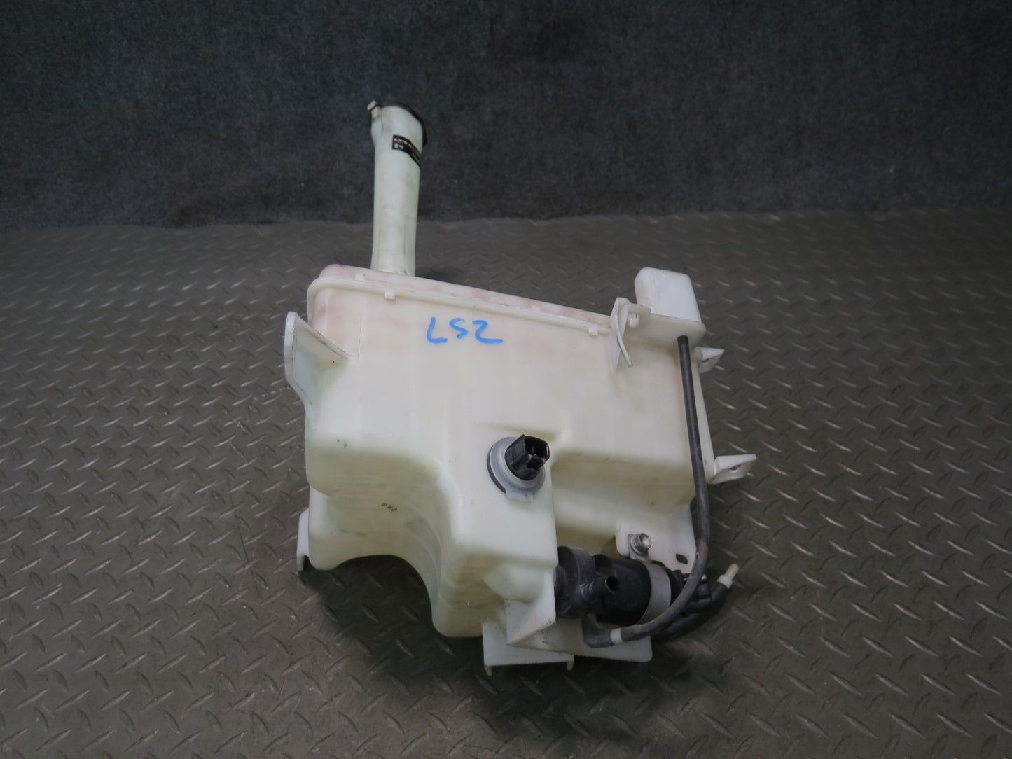 01-06 Lexus UCF30L LS430 Windshield & Headlamp Washer Reservoir w Pump OEM