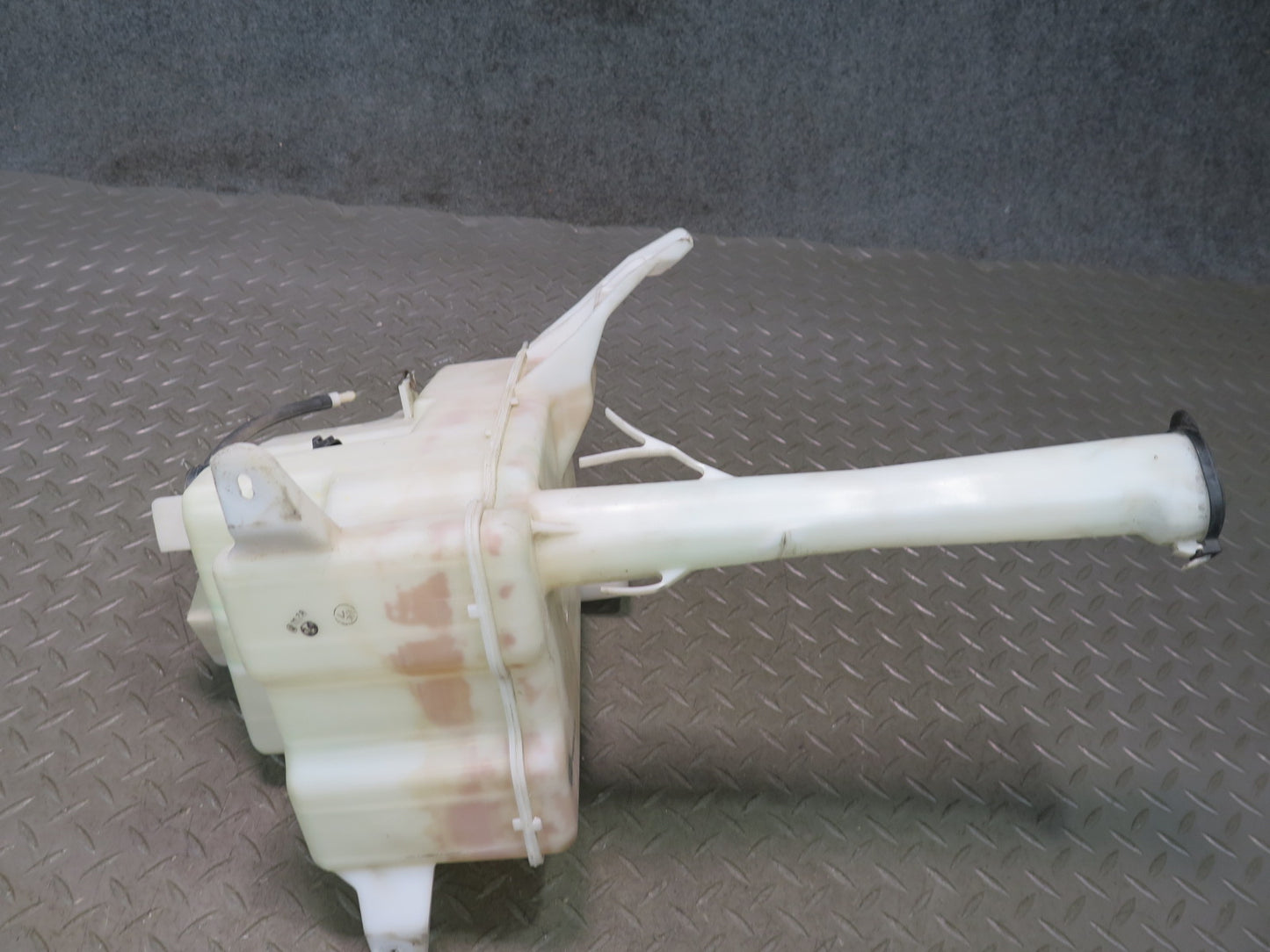 01-06 Lexus UCF30L LS430 Windshield & Headlamp Washer Reservoir w Pump OEM
