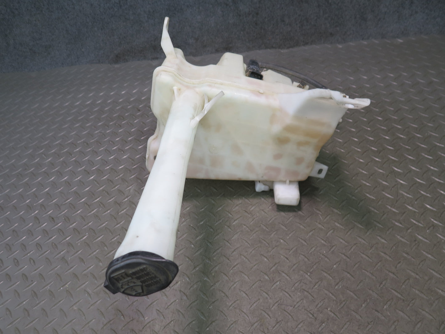 01-06 Lexus UCF30L LS430 Windshield & Headlamp Washer Reservoir w Pump OEM