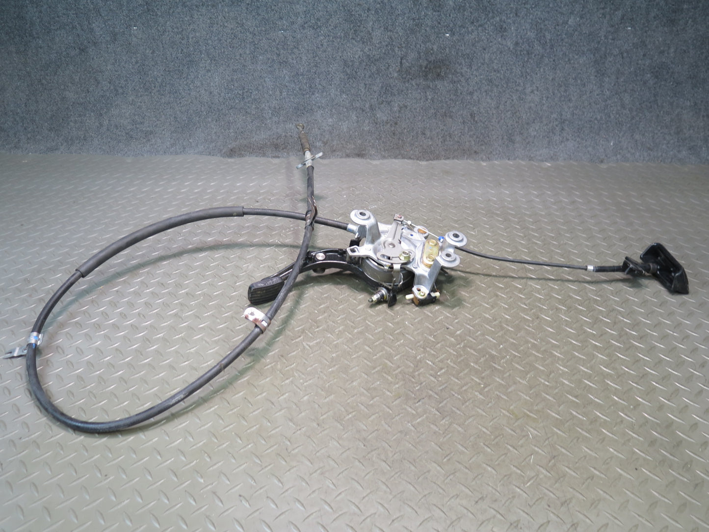 01-06 Lexus UCF30L LS430 Emergency Parking Brake Pedal w Release & Cable OEM