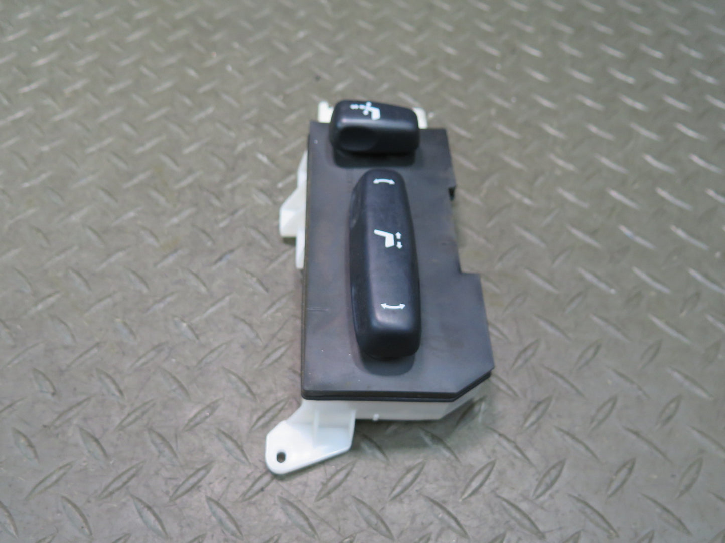 01-03 Lexus UCF30L LS430 Front Left Seat Adjust Switch Black 89713-50010 OEM