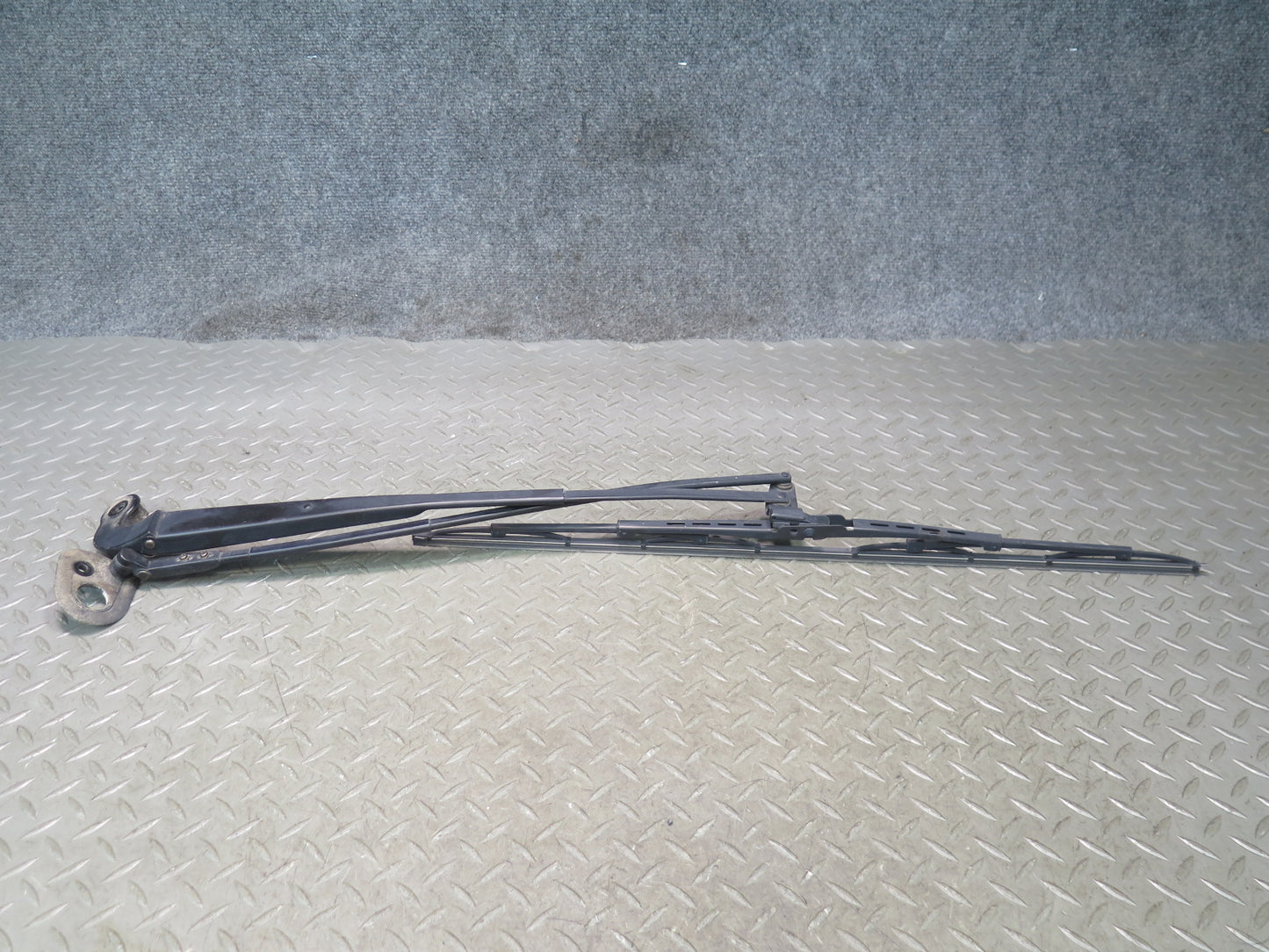 01-06 Lexus UCF30L LS430 Set of 2 Front Left & Right Wiper Arm OEM
