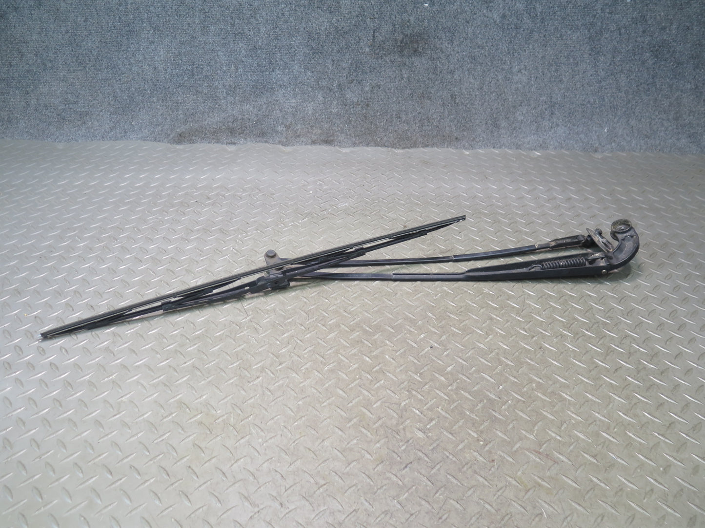 01-06 Lexus UCF30L LS430 Set of 2 Front Left & Right Wiper Arm OEM