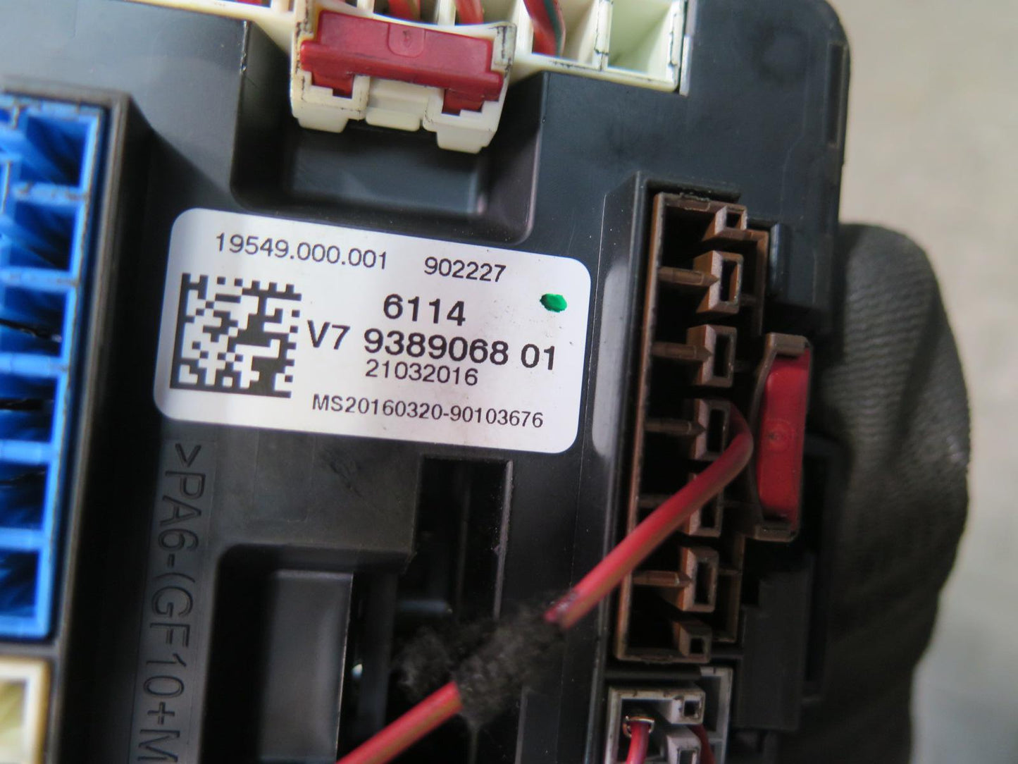 2015-2020 BMW F32 F33 F82 F83 M4 Front Power Distribution Fuse Relay Box 9389068