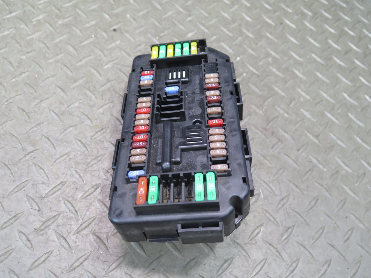 2015-2020 BMW F32 F33 F82 F83 M4 Front Power Distribution Fuse Relay Box 9389068
