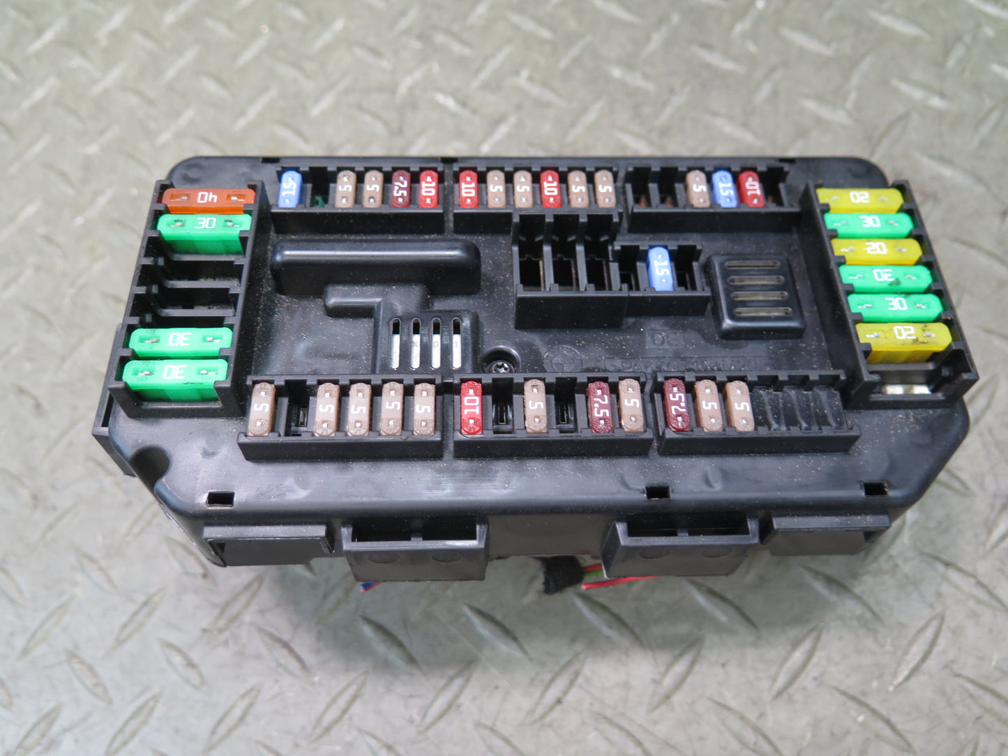 2015-2020 BMW F32 F33 F82 F83 M4 Front Power Distribution Fuse Relay Box 9389068