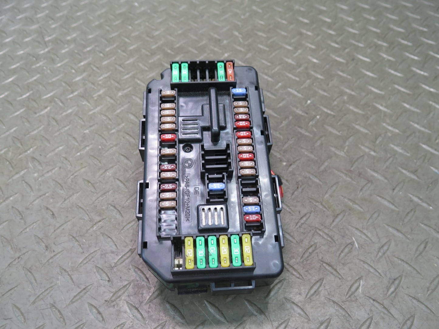 2015-2020 BMW F32 F33 F82 F83 M4 Front Power Distribution Fuse Relay Box 9389068
