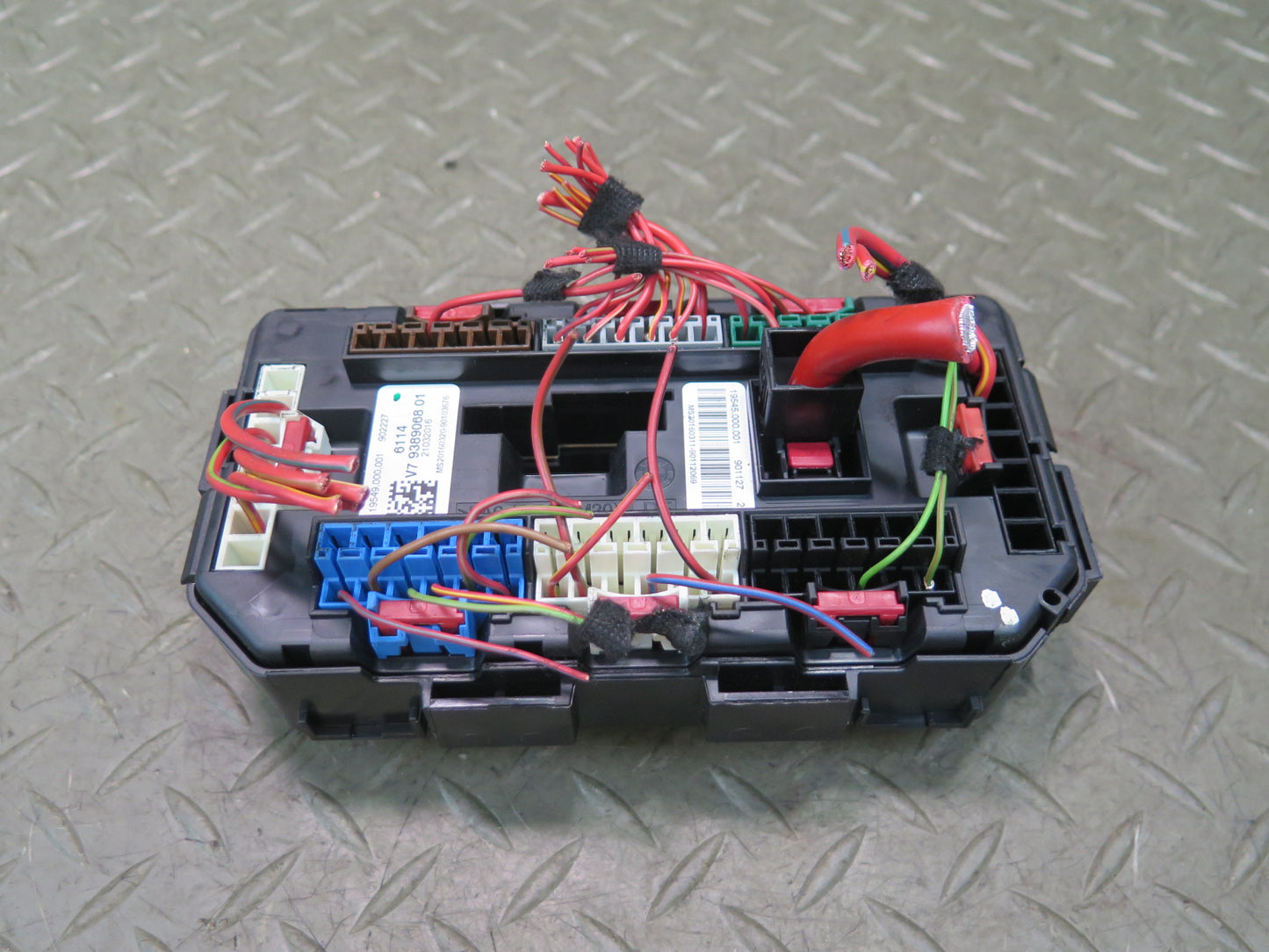 2015-2020 BMW F32 F33 F82 F83 M4 Front Power Distribution Fuse Relay Box 9389068