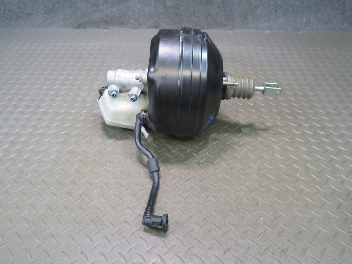 2015-2020 BMW F32 F33 F82 F83 M4 Brake Master Cylinder Booster Fluid Reservoir