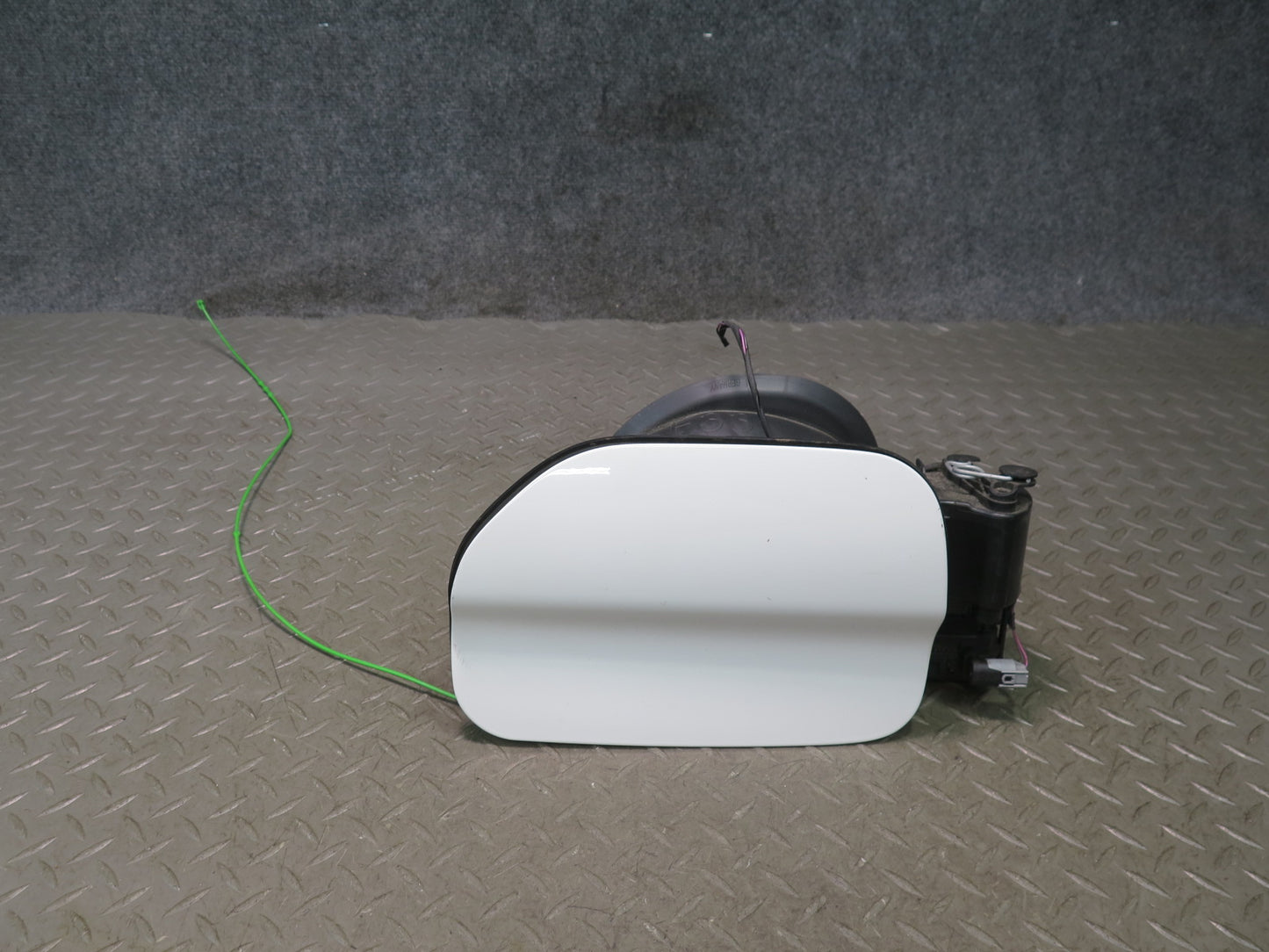 2015-2020 BMW F33 F83 M4 Convertible Fuel Tank Filler Door Lid Cover