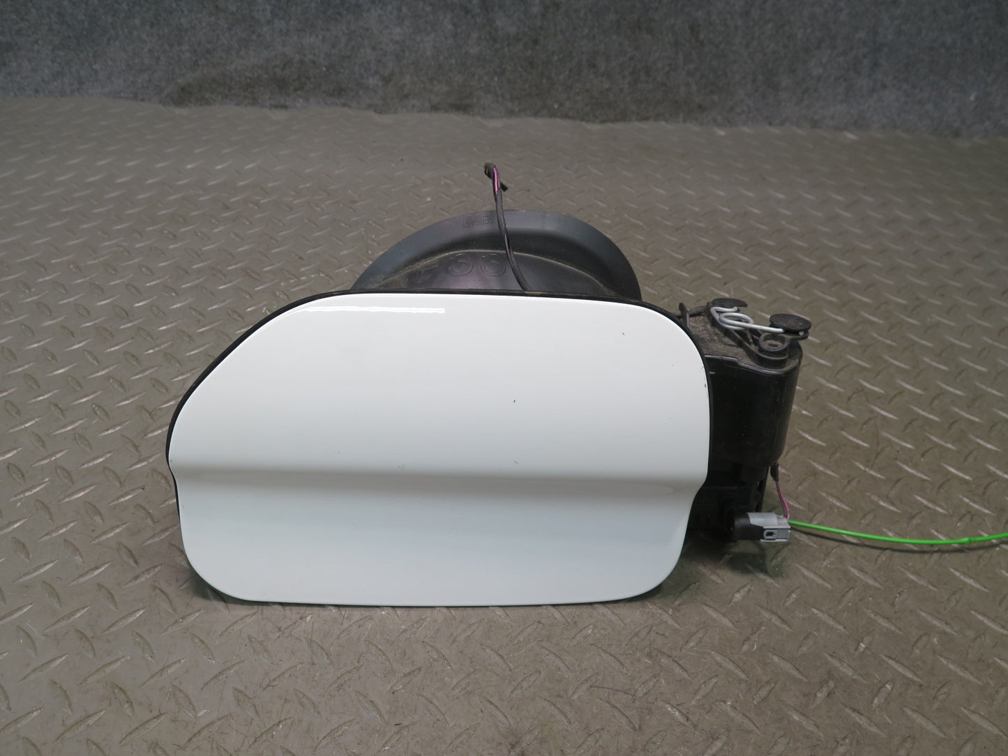 2015-2020 BMW F33 F83 M4 Convertible Fuel Tank Filler Door Lid Cover