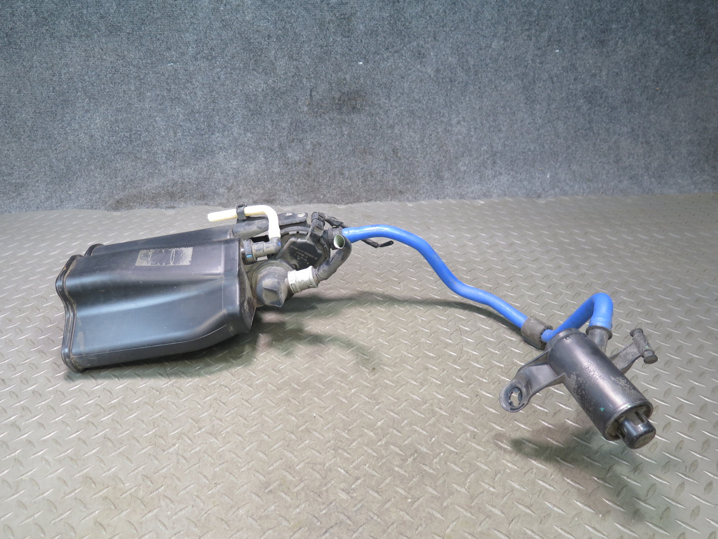 2015-2020 BMW F32 F33 F82 F83 M4 Fuel Evap Vapor Charcoal Canister Assembly