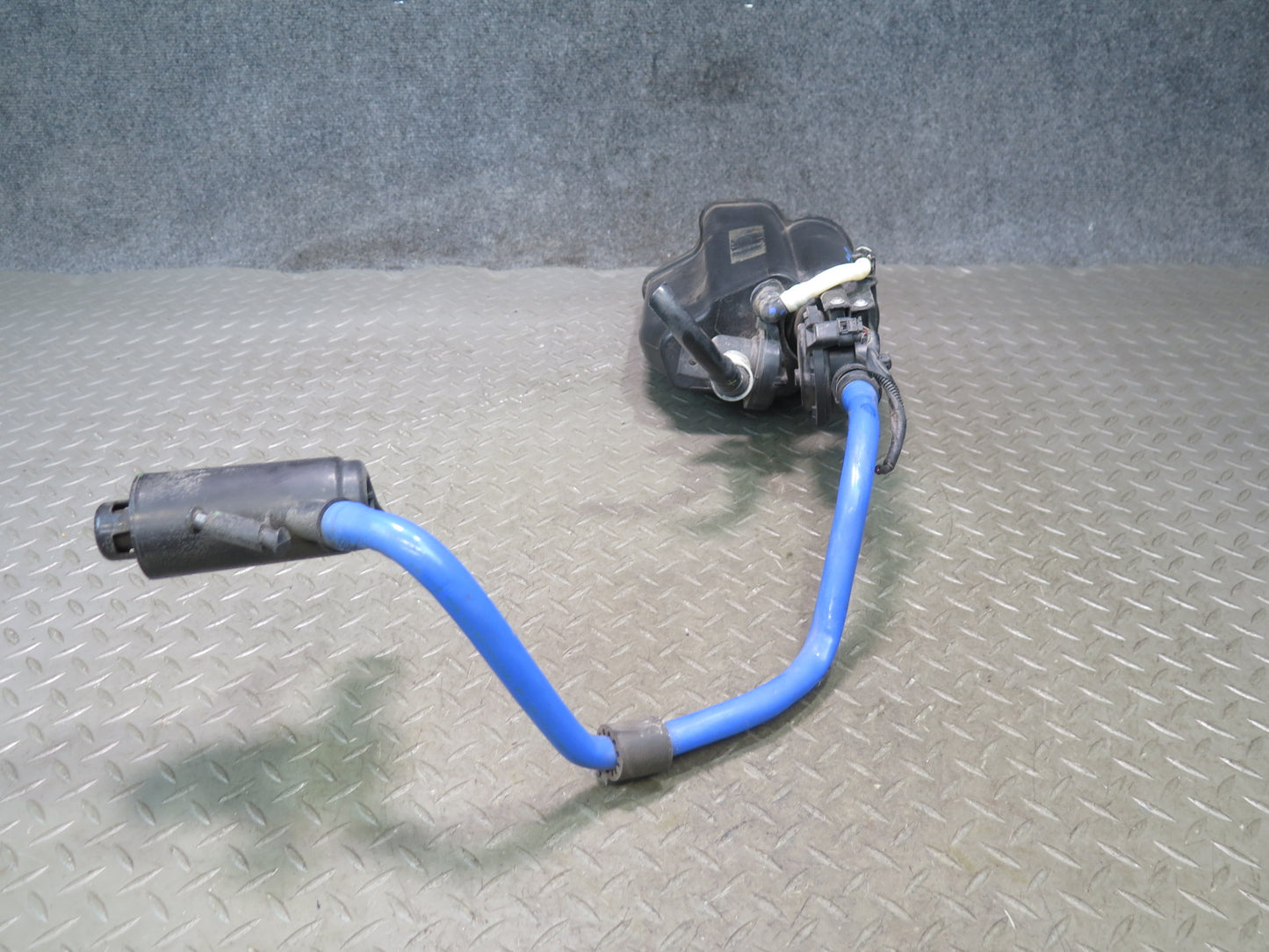 2015-2020 BMW F32 F33 F82 F83 M4 Fuel Evap Vapor Charcoal Canister Assembly